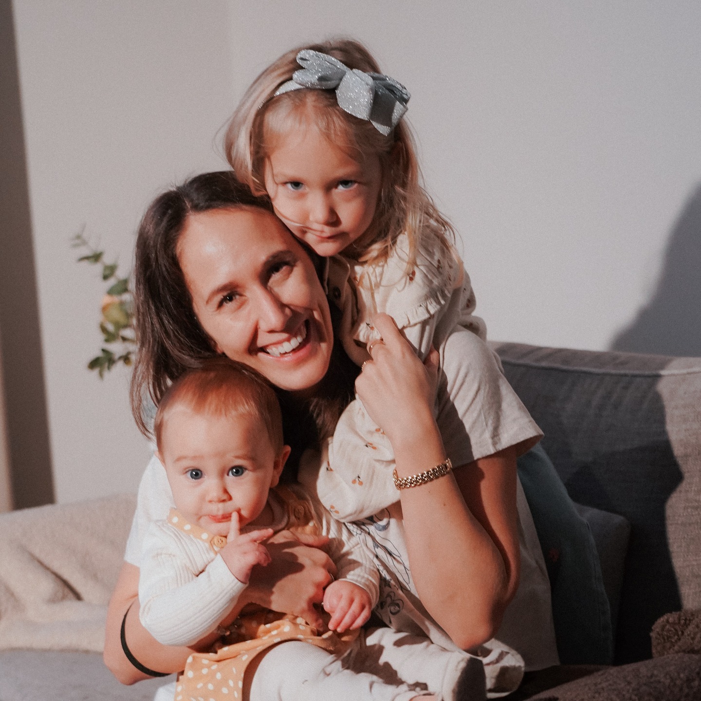 Idag vill jag leva varje stund med er.
Verkligen, leva dem. Älska dem. I kaos och i det fina.
För poff, så är dem sen förbi. 🤍
Jag vill påminna er att göra detsamma, lev i stunden. För de kommer inte tillbaka. Det låter klyschigt men nuet är allt vi har.
Hur påminner du dig om det i vardagen? Ge mig dina bästa tips! 🤍✨
📸 @salminalaura.jpg