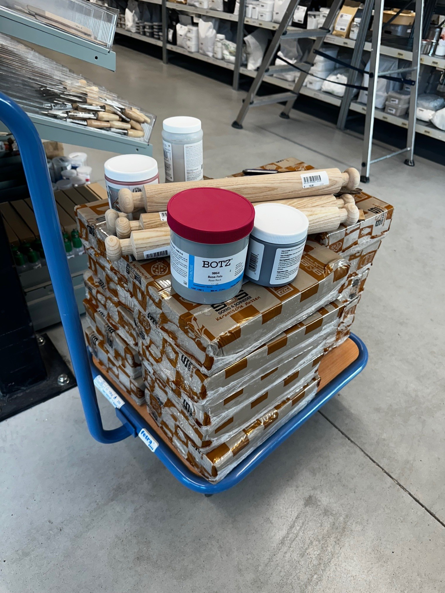 Zo ziet fitness eruit als je een keramiek atelier hebt... 🔥💪🔥
Wie zei er dat pottenbakken geen workout is?
Fitness op z’n creatiefst! 🎨💪
Heb jij een creatieve workout routine? Deel het met ons! 👇
#achterdeschermen
#workout #workshop #fitness #pottenbakken #keramiek #voorbereiding