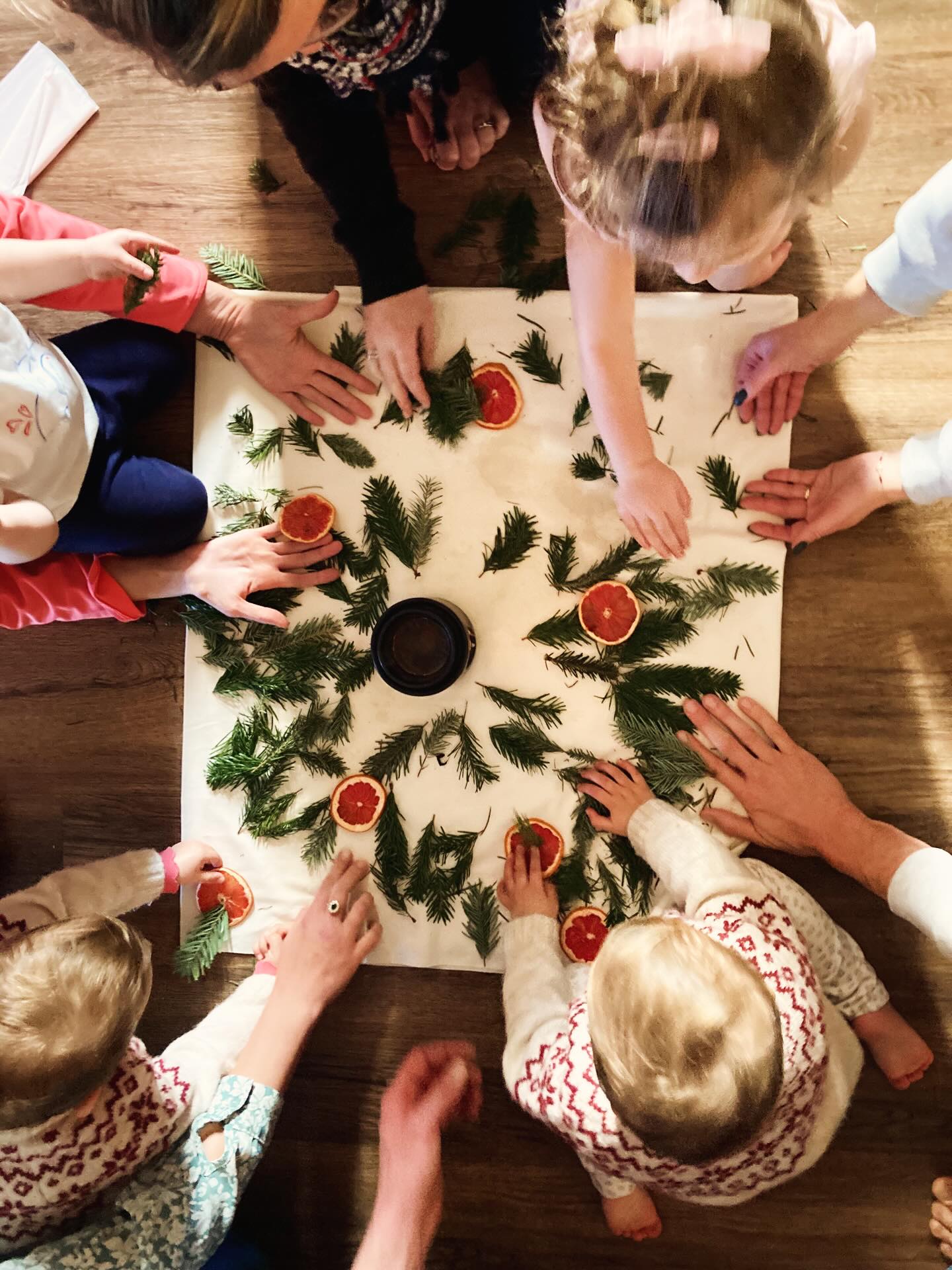 Nous avons aussi créé un mandala de Noël et chacun a emporté chez lui sa petite décoration faite maison
+ Postures, de yoga, respiration, relaxation , tout adaptée aux enfants et parents …
Quelle belle matinée, merci à tous-
merci d’avoir été ouverts, d’avoir laissé libre cours à votre imagination ! Un moment si précieux, passé ensemble, un enfant avec sa maman ou son papa, un moment pleinement présent !
Merci à @association_la_fourmiliere de Pluduno d’avoir organisé ces ateliers ! Oui, oui, vivement les prochains ateliers de yoga parent enfant !