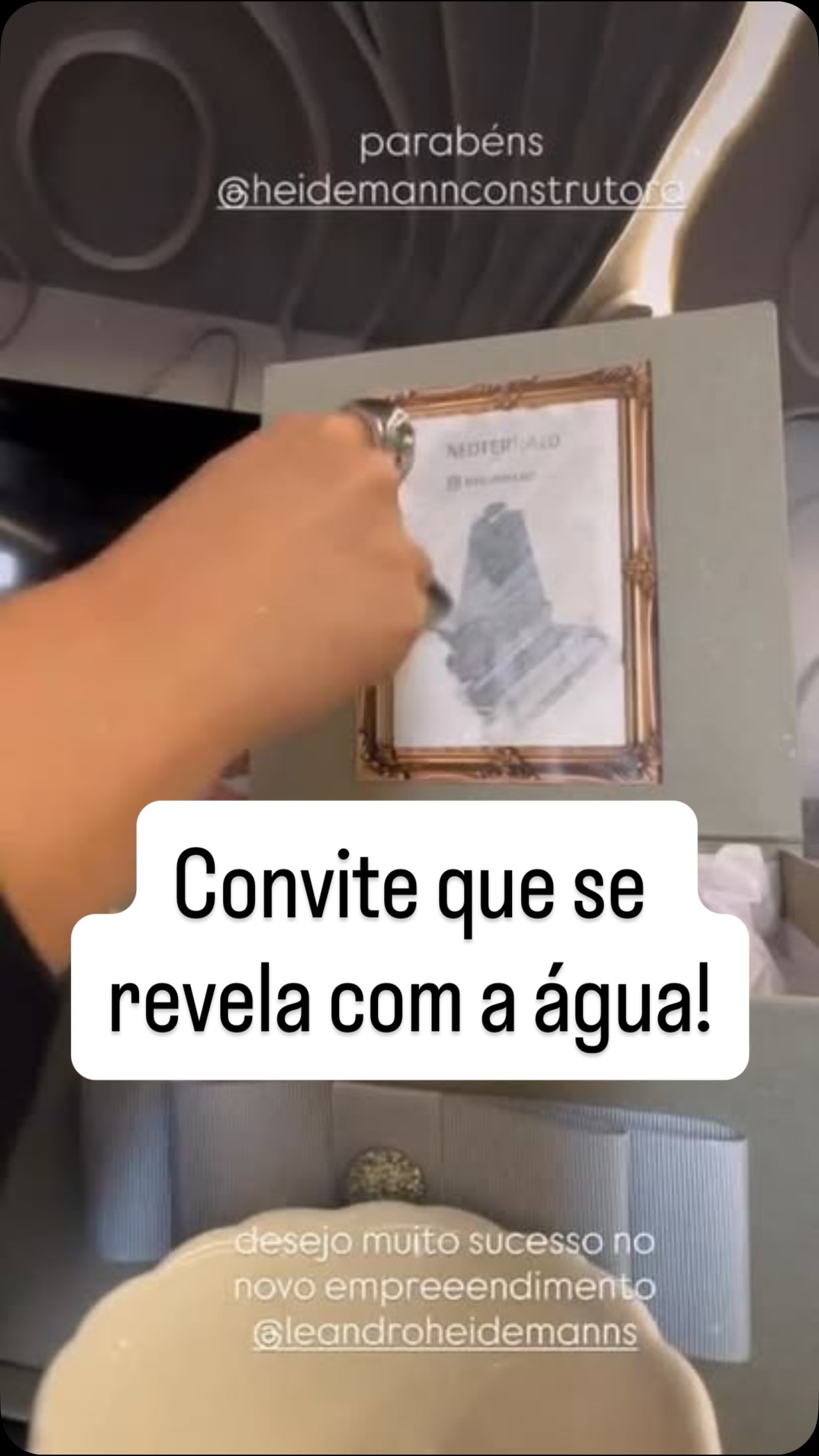 ✨ Um convite que só revela sua beleza quando toca a água.
Uma experiência mágica para anunciar momentos especiais. 💧💫
Muito obrigado, pelo carinho! Amamos fazer parte desse projeto!
@heidemannconstrutora
