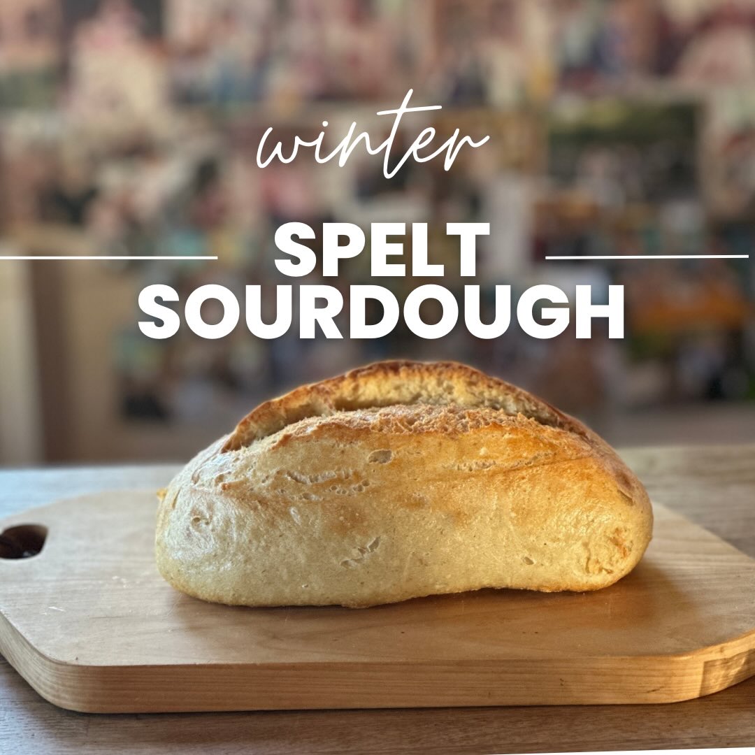スペルトのサワードウ。
冬がやってきました。
冷たい空気の中で、ゆっくり育つ生地。
時間と発酵がつくる、深い酸味とやさしい香り。
寒い季節にこそ届けたい、あたたかいひと切れです。
#サワードウ #スペルト小麦パン #hugoetléobakery
#冬のパン #西粟倉のパン屋 #天然酵母パン
#パンのある暮らし #手作りパン
