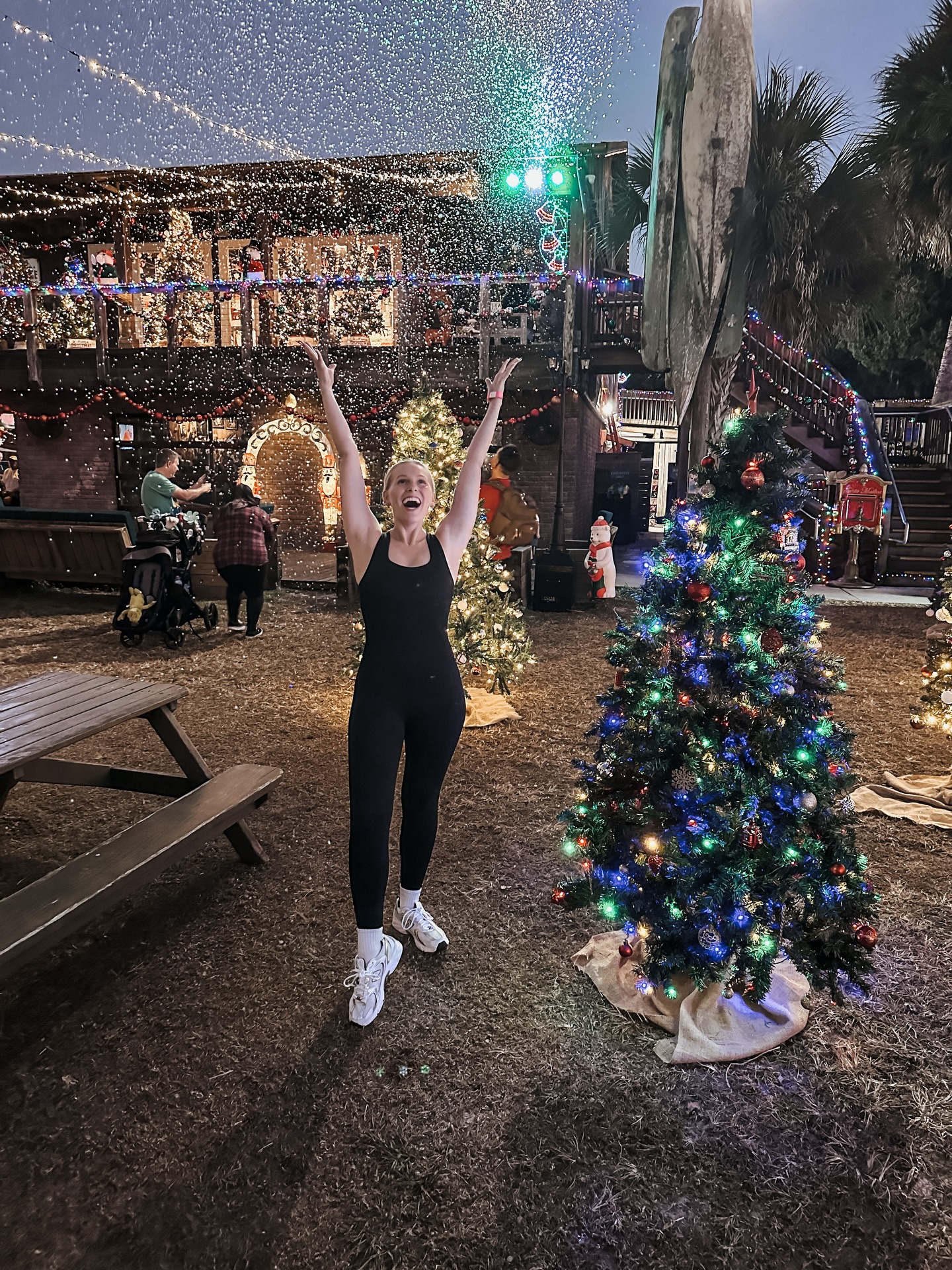 there’s nothing like christmas time when it’s 60 degrees out. florida christmas >>>>
A new meaning of “white christmas”… give me snoap and a light jacket any day!!! 🎄
Happy holidays from @wekivaisland right here in orlando!! 🎄✨🤍
#holidayseason #happyholidays #holidaysinorlando