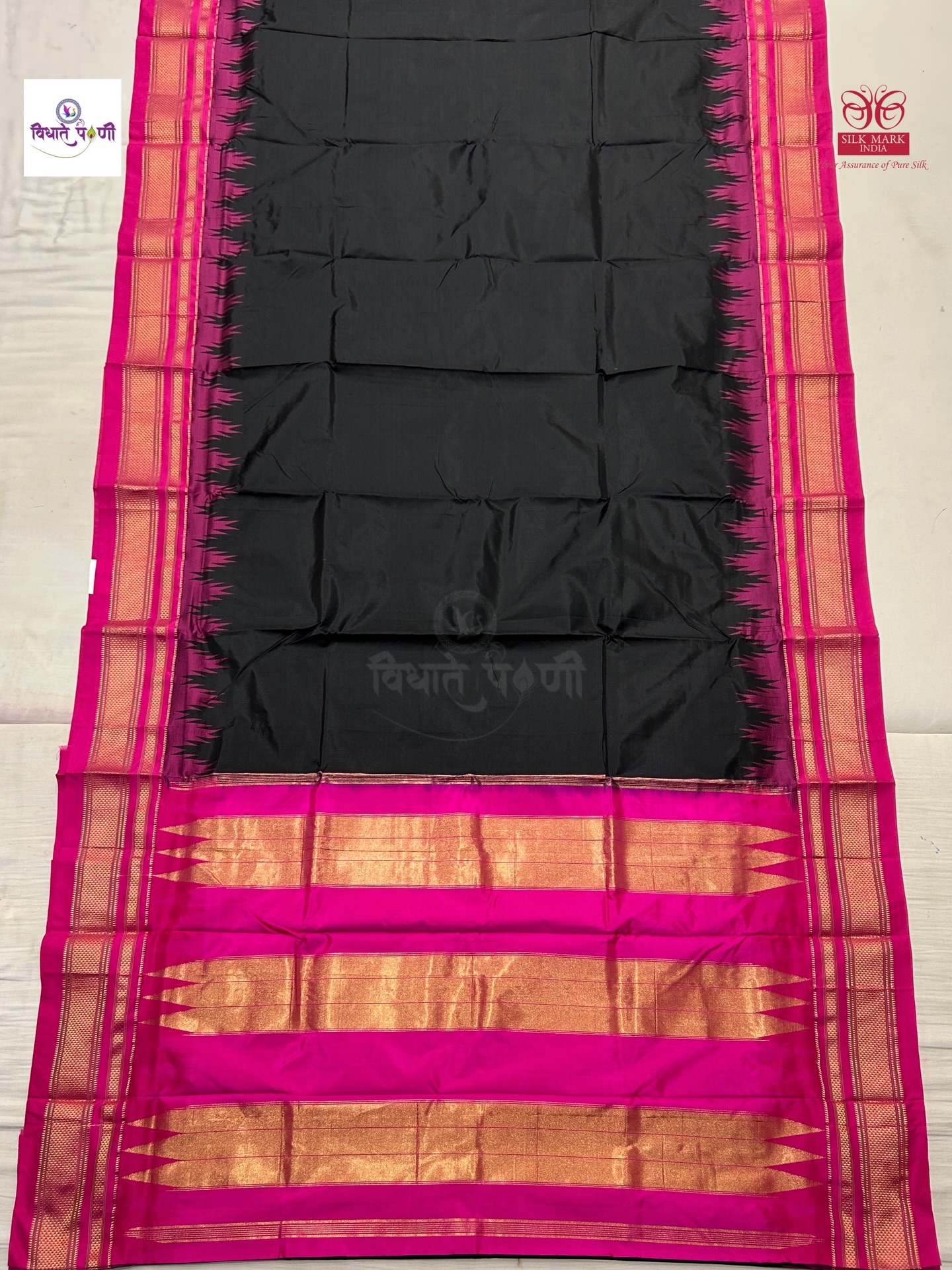 Irkal pure silk plain saree | ₹7800/-
Contrast pink blouse piece
Order On WhatsApp - 9561369638
𝐘𝐨𝐮 𝐜𝐚𝐧 𝐯𝐢𝐬𝐢𝐭 𝐨𝐮𝐫 𝐬𝐭𝐨𝐫𝐞 -*Vidhate Paithani And Silk Sarees*Yeola- Vaijapur Highway, Kotamgaon Road, near Ajay Gadhi Bhandar, in front of Ram Geet Mall, Yeola, Maharashtra 423401. *095613 69638*.
#irkal #silksaree #trending #saree