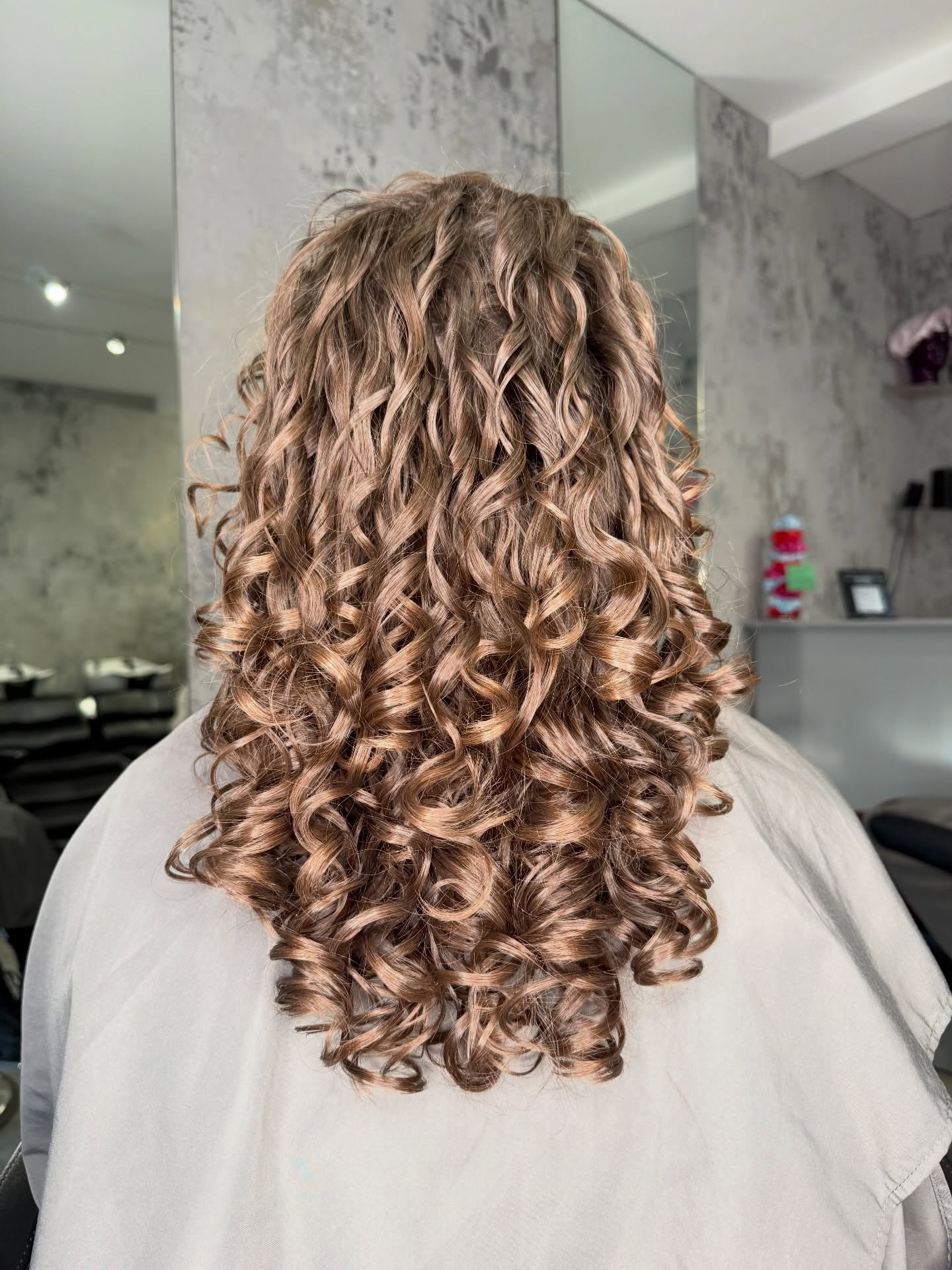 Curls wrapped up for the festive season !! ✨🎄
#curltalk #curlyhairspecialist #explore #london