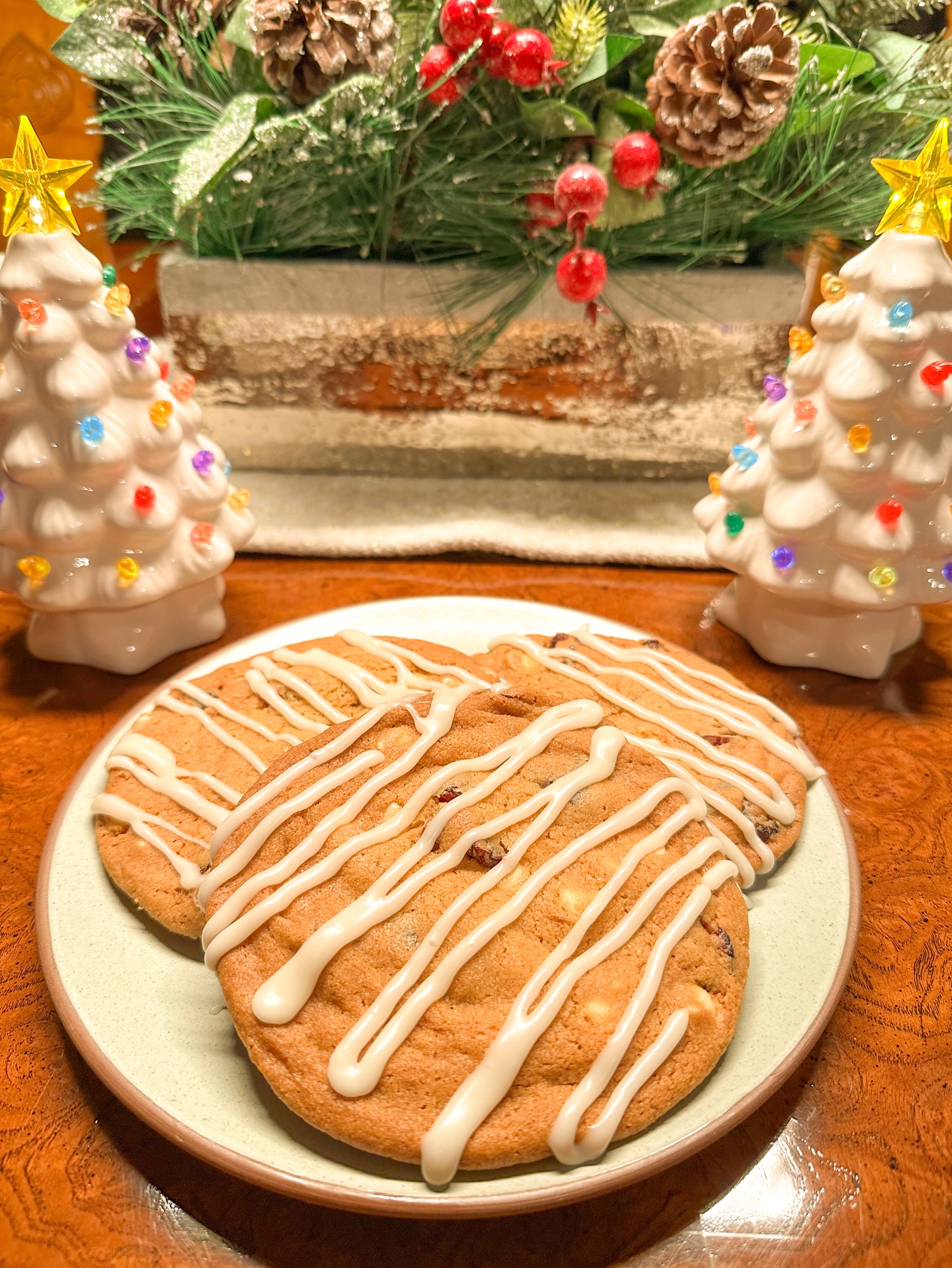 THEY’RE BACK! 🚨 The Winter Special Cookies have arrived for the season! A warm, chewy cookie packed full of cranberries and white chocolate chips and drizzled with white chocolate….this will definitely help get you through those cold winter months! 🤤 Be sure to order extra since I hear these are a favorite of the big man himself. 🎅🏻 😉
•
•
•
•
•
#Cookies #Winter #WinterBaking #CranberryWhiteChocolate #WinterSpecial #Homemade #HomeBaker #HomeBakery #SoMuchYum #Christmas #Santa #CookiesForSanta #SmallBusiness #WomanOwned #ShopSmall #SupportLocal #WomanOwnedSmallBusiness #VisitDavis #VisitYolo #Davis #Yolo #Sacramento #CapitolCakery