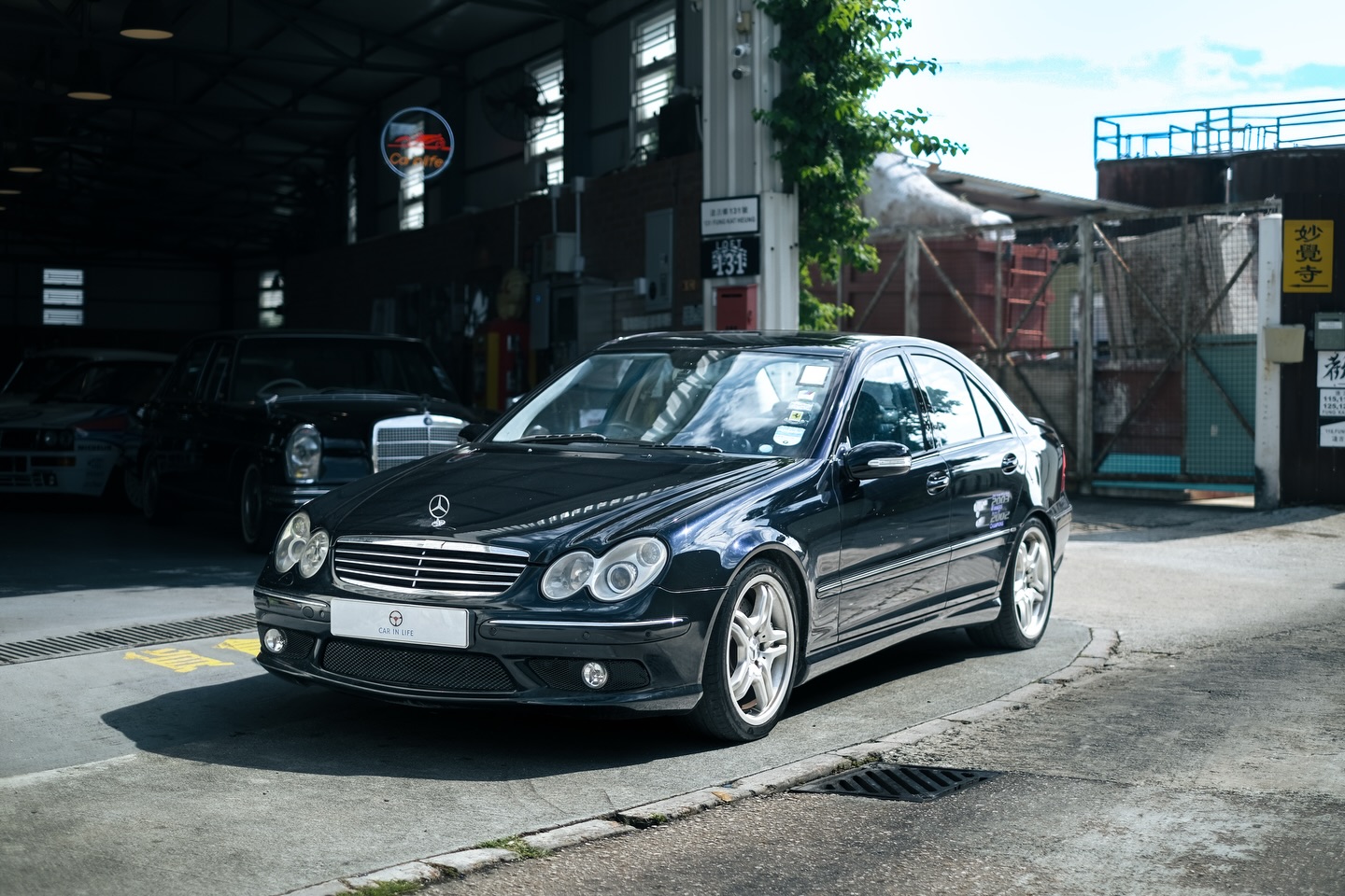 ⭐For Sale⭐
2004 Mercedes Benz C55 AMG
Price: 98,000 HKD
𝑯𝒊𝒈𝒉𝒍𝒊𝒈𝒉𝒕:
* Original Hong Kong Zeng Fu Dealership registered in 2004 ✅
* Full Stock with original Audio Head unit ✅
* The Best Entry Level with AMG Series ✅
* Recently service done with new Fuel Pump and Fuel Pipe ✅
Model: Mercedes Benz C55 AMG
Year: 2004
Engine: 5,439cc V8 367ps
Gearbox: 5 Speed Automatic AMG Speedshift
Colour: Smaragd Schwarz Met
Mileage: 97,055km
—————————————————————————————
我地提供多元化服務:
- 汽車進口/ 出口服務(Import /Export Service)⛴
- 本地Classic Car 買賣 (Classic Car Trading)🚘
- 汽車寄存服務(Vehicle Storage Service)🫙
- 保養維修服務 (Vehicle Maintenance Service)🔧
- 汽車美容服務 (Vehicle Detailing) 🧼
- 攝影拍攝汽車租借服務 (Photograph / Shooting Vehicle Rental Service) 🎥
Car in Life Shop Address:
https://maps.app.goo.gl/GhaCM7zPFChhpvAi9?g_st=ic
Contact: +852 63840334