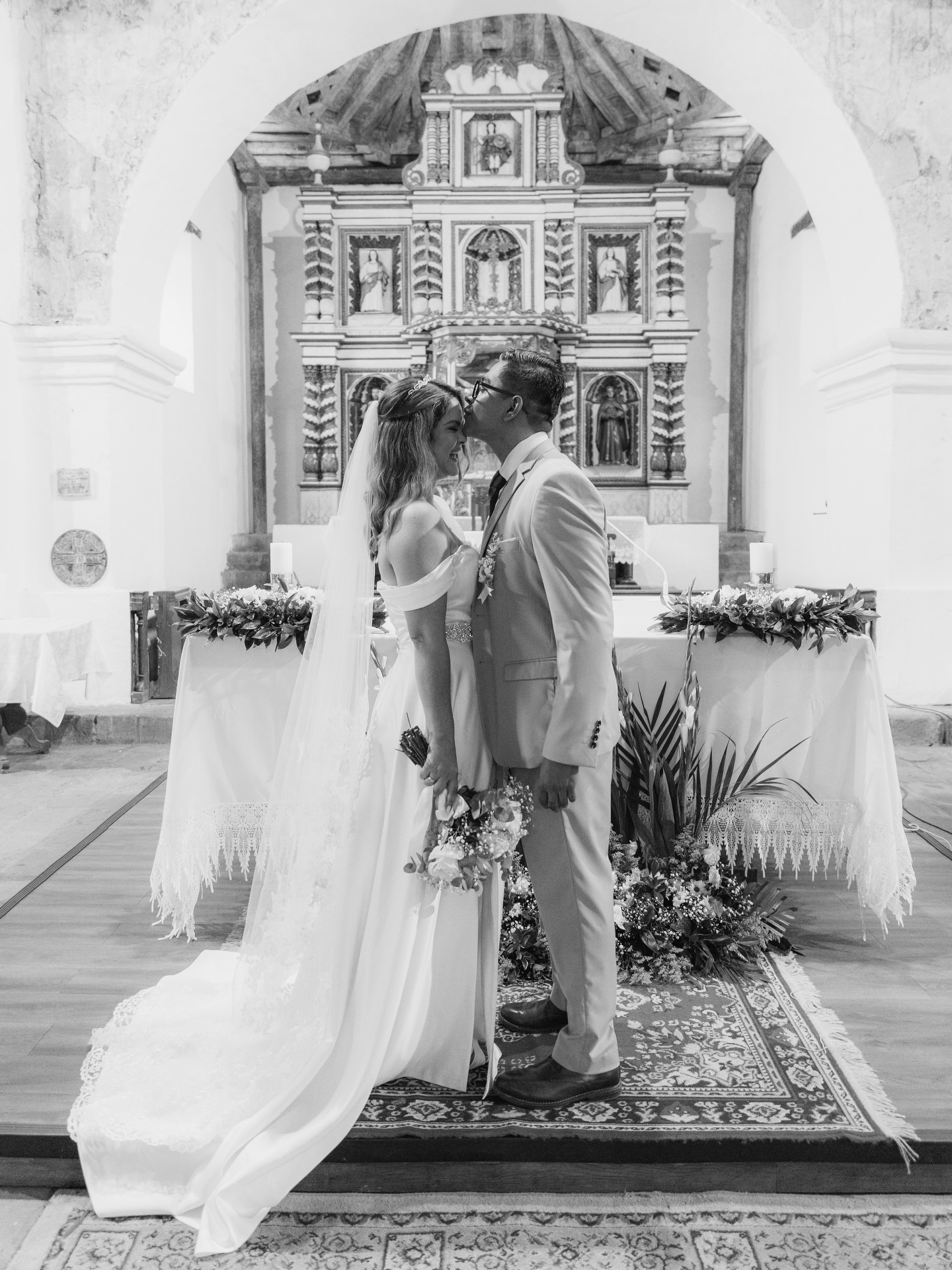 ¿Te casas en 2026? 💍
Entonces necesitas fotografías que hablen por sí solas.
Estas imágenes son el resultado de planificación, experiencia y una mirada profesional que convierte tu historia en arte. ✨
Porque tu boda no se repite…
tus fotos sí te acompañan toda la vida. 🤍
📸 Juanjo Reyes Fotógrafo
📩 Escríbeme por DM y reserva tu fecha con anticipación.
.
.
.
#bodaselsalvador #fotografiadebodas #weddingphotographer #bodasoñada #fotografo #instamood #post #fyp