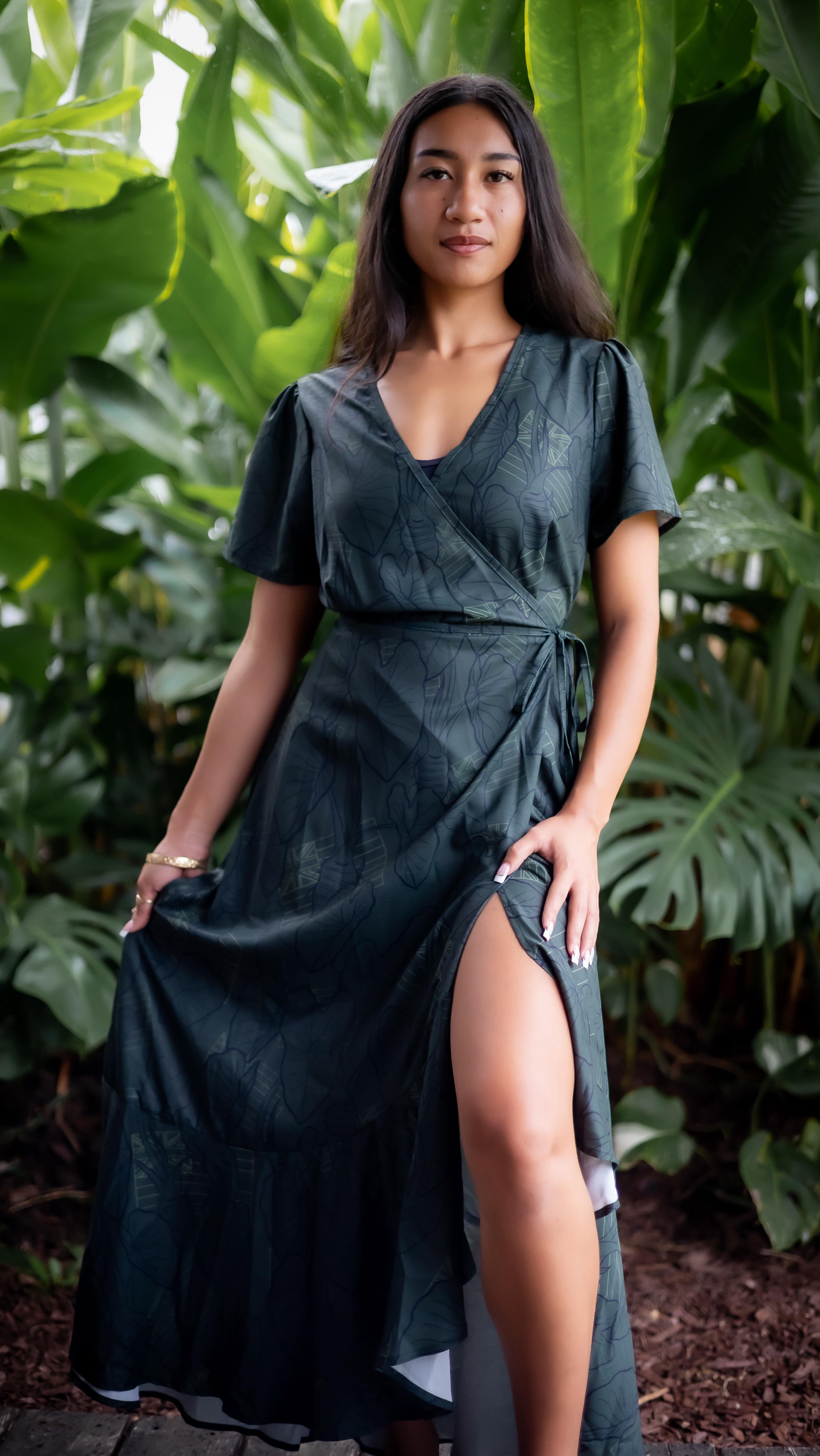 Hāloa
A hand drawn design:
Hāloa - Kalo, Hae Hawaiʻi, Pōhaku
New online at www.KoaMalu.co
15% Off this week!
Ships in 3 business days
#ohana #koamalu #KoaMaluCo #KoaMaluCollective