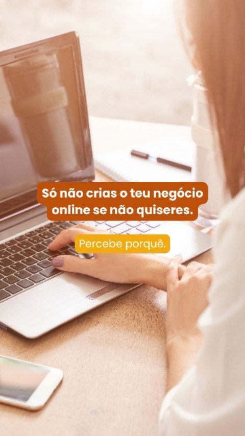 Estás sempre às voltas sem sair do lugar quando pensas em criar o teu negócio online? Tens ideias, vontade e energia, mas depois parece que nada avança?
Não é preguiça. Nem falta de talento. Muitas vezes o que te bloqueia são estas barreiras invisíveis: medo de falhar, dúvidas sobre o que priorizar, e aquela sensação de que ainda tens de “saber tudo” antes de dar o próximo passo.
Imagina como seria sentir confiança no teu projeto, tomar decisões claras sem ansiedade, comunicar com autenticidade com os teus potenciais clientes e ver o teu negócio finalmente a ganhar forma.
É possível fazer isso. E quando acontecer, perceberás que criar um negócio sólido, com estrutura e resultados reais, deixa de ser um sonho distante e passa a ser um processo consistente.
O Empreender Comigo foi criado exatamente para isso: são mais de 60 aulas curtas, focadas no que realmente importa, com workbooks, roadmap, glossário e exercícios práticos, uma comunidade para esclarecimento de dúvidas, além de recursos de bónus para te ajudar a pôr tudo em prática.
Este curso foi pensado para te guiar passo a passo, desbloquear as crenças que te limitam, organizar o teu plano de ação e transformar ideias em resultados concretos.
Se queres finalmente ver o teu negócio a descolar comenta "Estou pronta!" e eu explico-te como funciona . 👇 Vamos a isso? ✈️