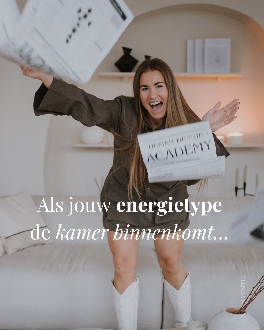 Comment ‘READY’ als jij geen zin meer hebt om jezelf te temperen. 🦁
Als je ergens tijdens het lezen voelt:
🥹 “Dat ben ik.”
❤️🔥 “Dat wil ik.”
🐚 “Het zit in me maar het komt er nog niet uit.”
- dan is dit jouw moment.
In de Human Design Academy leer je precies hoe jij werkt,
hoe anderen werken,
en hoe je dat doorgeeft op een manier die mensen raakt.
Of je nou readings, sessies, workshops, masterclasses, retreats wilt geven,
Human Design wilt verwerken in je bestaande business
(van NEI-coaching tot interieurstyling - whatever is your jam),
of jezelf dieper wilt begrijpen dan ooit.
Dit is je moment.
COMMENT ‘READY’ voor je sneltreinticket naar Human Design meesterschap 🚄