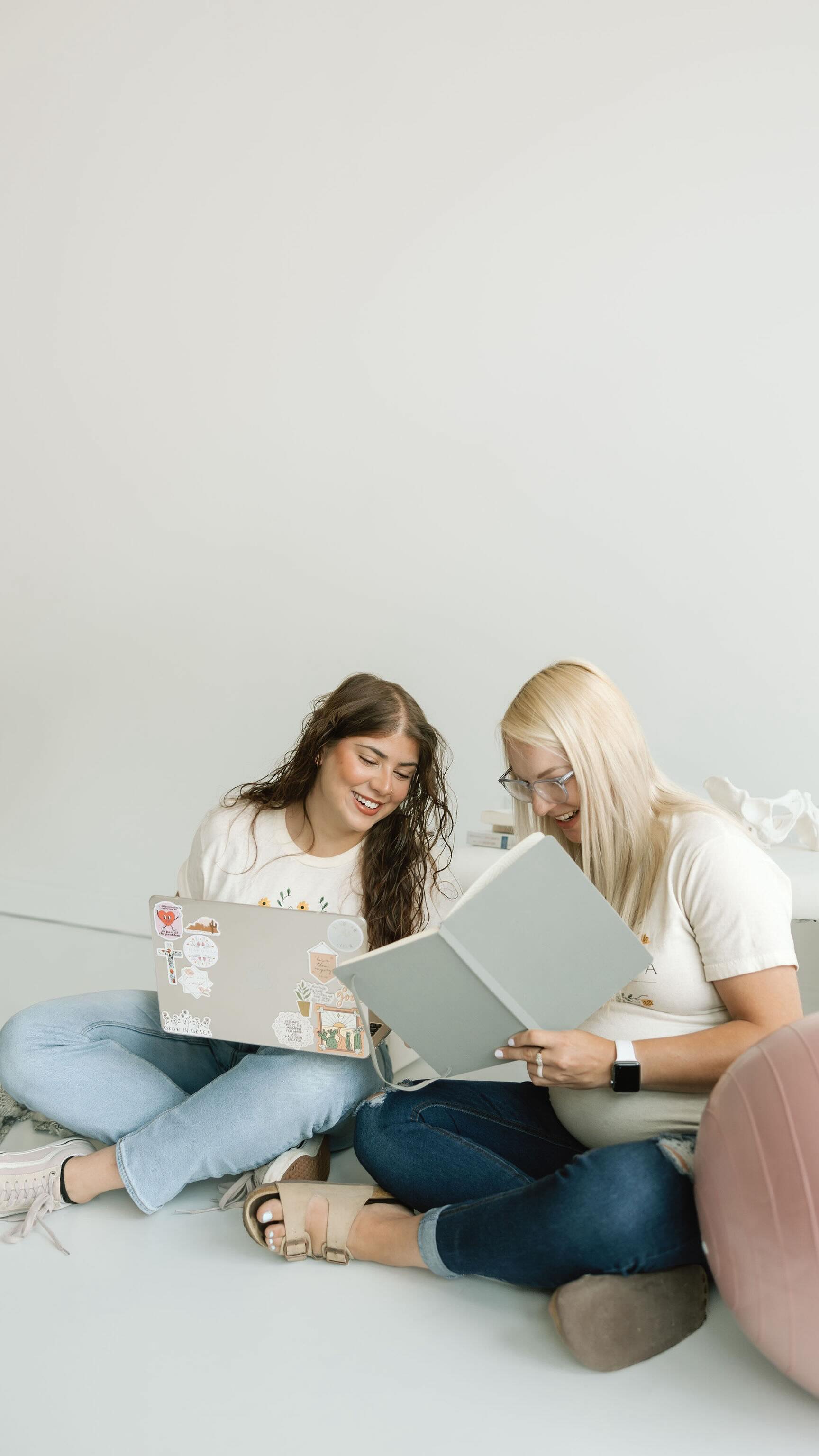 Turns out we’re really passionate about birth 😅
TELL US YOUR BIRTH STORY, we’d literally LOVE to hear it!!!
•
•
•
•
•
•
•
•
#Doula #DoulaCare #birthstory #birthdoula #empoweredbirth