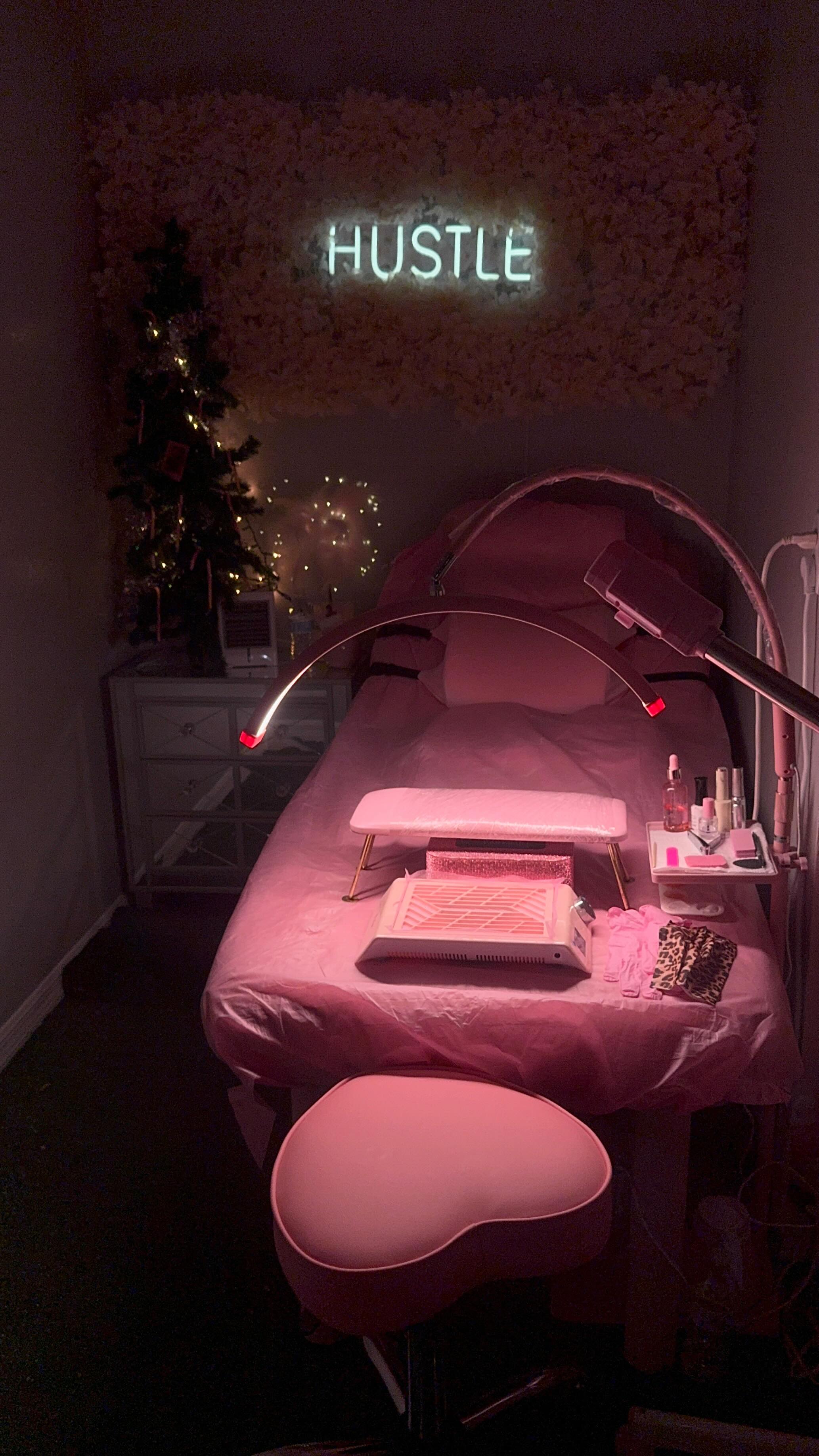 They say dry pedicures aren’t luxurious… so I created a method that is.” ☕️👑
This setup is intentional — not aesthetic fluff.
Every tool, product, and step has a purpose.
✨ Why this dry pedicure setup is different:
• No soaking = no swollen skin, so I can see the true condition of the nail
• Medical-grade sanitation standards for safer services
• Precision prep that allows products to last longer
• Elevated exfoliation + hydration done after correction, not before
• A clean, calm, spa-like experience without compromising nail health
Luxury isn’t water — it’s technique, education, and results.
This method didn’t go viral by accident. It went viral because clients feel the difference immediately and see healthier feet over time.
This exact setup helped me:
• Build a signature service
• Fill my books consistently
• Improve client nail health + confidence
• Stand out as a pedicure specialist
For my artists who want the exact setup, tools, and supply list that made this service go viral —
👉 Comment LINK
If you want to learn this method in your city or online and elevate your pedicure services —
👉 Comment LEARN
Luxury dry pedicures are the future… and I’m spilling all the tea. ☕️💅✨
𝗦𝗛𝗢𝗣, 𝗟𝗘𝗔𝗥𝗡 & 𝗕𝗢𝗢𝗞↴
www.beautyandthetea.com
📍𝘓𝘰𝘤𝘢𝘵𝘦𝘥 𝘪𝘯 Orlando, 𝘍𝘭 32835
#pedicure #toebbl #pedicures #WaterlessPedicure #orlandonailtech #orlandonails #drypedicure #pedicuresetup