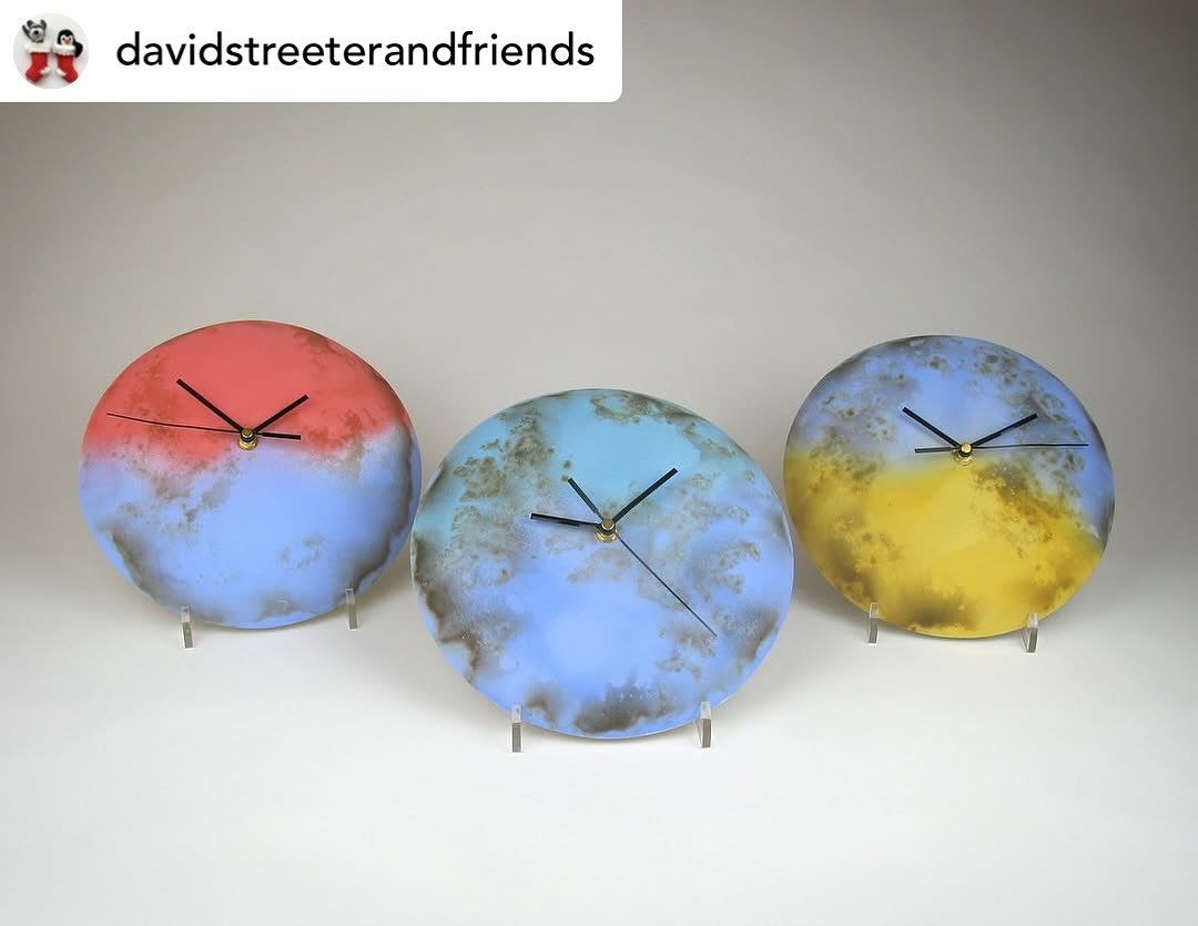 Get @reshare_app • @davidstreeterandfriends Tick tock, tick tock - time is running out but these ceramic clocks by @tessawolfemurray_ceramics @ £48 make a lovely thoughtful gift.
On sale this weekend 11am-5.30pm
#artistsopenhouses #artistsopenhousesbrighton #aohxmas2025