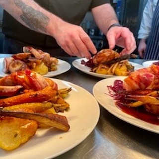 Chef Chris cooking up a storm. Its beginning to look like Christmas at The Print House #christmasfoodies #muddystilettos #chapeldown #radioashford #tenterden #tenterdentown