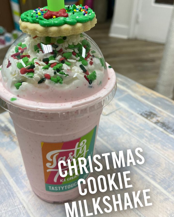 Celebrate National Cookie day with a Christmas Cookie Milkshake! Vanilla bean ice cream swirled with Peace Of Cake Christmas cookies topped with holiday sprinkles and a mini Christmas cookie. It's Santa's favorite 🎅. Order now for pick up https://tasty-toucan-103851.square.site/s/order/10?location=11eb5e8464b971d99467ac1f6bbbcc9c
#milkshake #NationalCookieDay #christmascookies #kentisland #HistoricStevensville #ilovetastytoucan #icecream #milkshake #kentisland #madeinmd