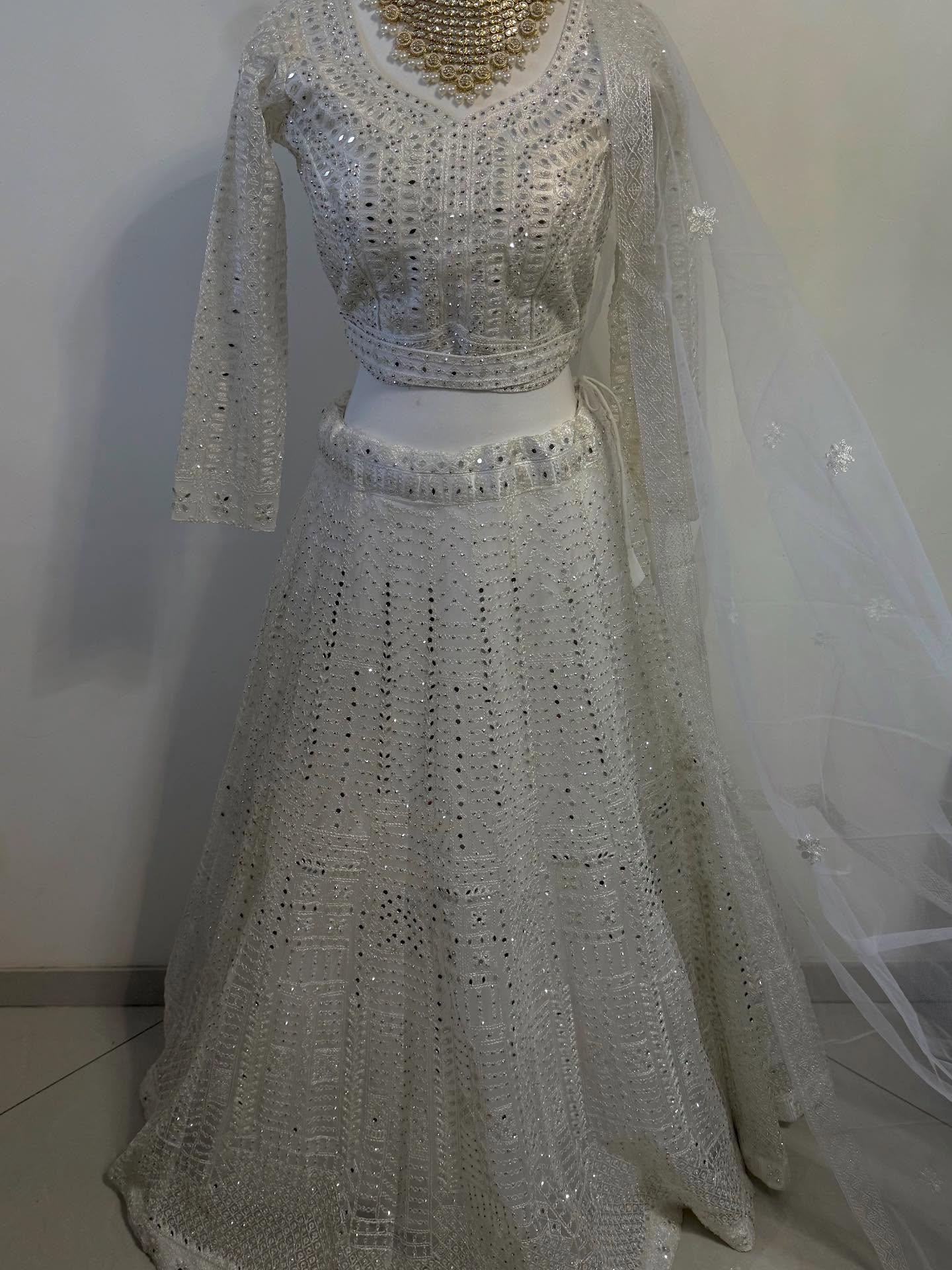 ⚠️STOCK LIMITÉ !!
La tenue idéale pour les fêtes de fin d’année —
disponible maintenant sur desipalace.fr
#desioutfit#tamil#noël2025#2026#lehenga#desigirl#bridlehenga