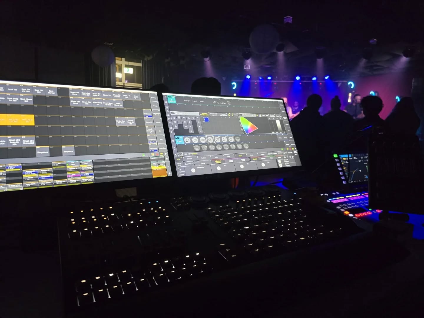 Wir haben die Datteln Metal Days zum Leuchten gebracht! ✨
Mit unserer Expertise und dem richtigen Know-How haben wir die Metal-Nacht zum visuellen Erlebnis gemacht.
Das Herzstück unserer Arbeit:
Unser grandMA3 onPC Command Wing aus dem Hause @ma_lighting_international
Damit steuern wir jegliche Lichtsetups präzise und zuverlässig – auch unter härtesten Metal-Bedingungen.