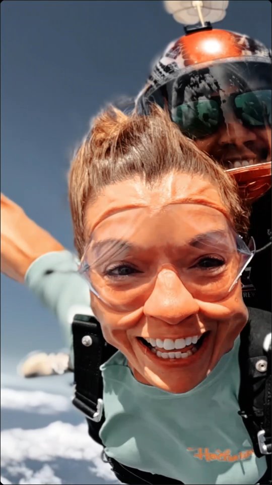 Yeah... I'd do that again 😎
#Skydiving #BigIslandGravity #adventure #hawaii #inspiration #adrenaline