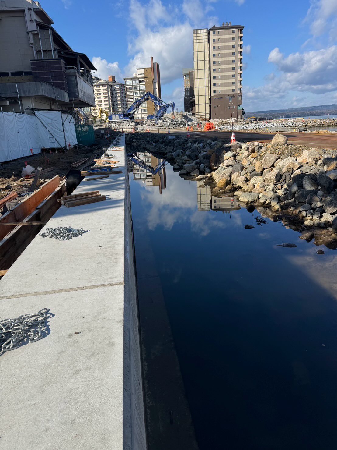 .
2025.12.18
能登半島地震復興
あと何年かかるのでしょうか…
頑張ろう‼️能登‼️
#株式会社岡山グループ
#株式会社岡山
#株式会社市川
#株式会社soulmanjapan
#有限会社tera寛