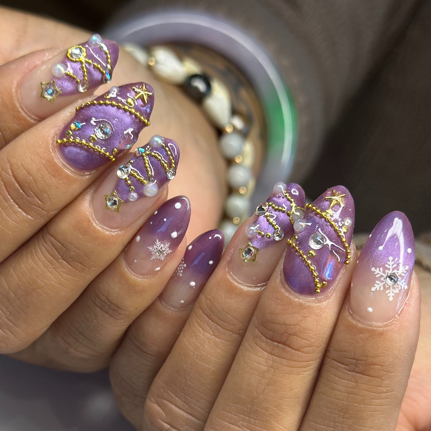 Sugarplum shimmer season 💜✨
#japanesenailart #christmasnails #cateyenails #holidaynails #purplechristmasnails #hawaiinails #konanails #hardgelnails #coutureclaws
