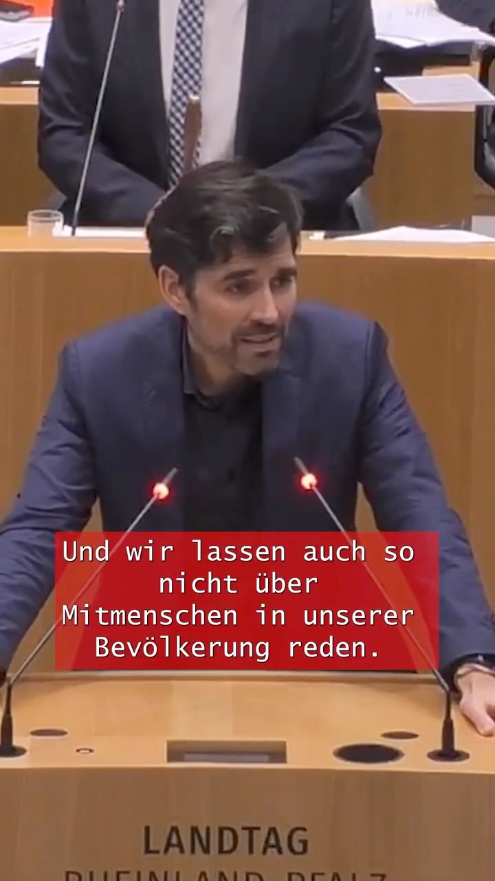 Kinder mit Migrationshintergrund? Migrantinnen und Migranten? Sind eine Stärke. Sie verdienen Anerkennung und Respekt, den wir ebenso von allen erwarten dürfen.
Sie werden aber immer wieder zu Sündenböcken erklärt, für meist negative gesellschaftliche Entwicklungen verantwortlich gemacht. Dabei würde unser Wohlstand, unsere Stärke ohne Migration gar nicht existieren. Das verdient Wertschätzung.
Wir sollten eher schauen, was wir tun müssen, um Ursachen von Gewalt, Armut und Angst zu bekämpfen. Wie wir Kinder oder Migration nicht zu einem erhöhteren Armutsrisiko machen, aus der Entgrenzung in der Folge entstehen kann. Dann können wir Kinder stark machen für Bildung, Respekt und null Toleranz gegenüber Gewalt.
#respekt #wohlstand #bildung #schule #deutschland #migration #trier #sventeuber #trierimlandtag #rlp #schule