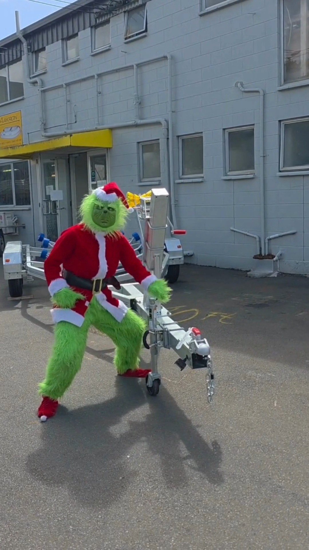 LISTEN UP! We care about your safety, here’s your checklist before you hit the road. Stay safe, tow smart, and trust Aakron Xpress to get you there!
#AakronXpress #BoatTrailersNZ #TowSafe #TrailerSafety #BoatingNZ #HitTheRoadReady #BoatingLife #NZMade #OnTheWaterNZ #TrailerTips