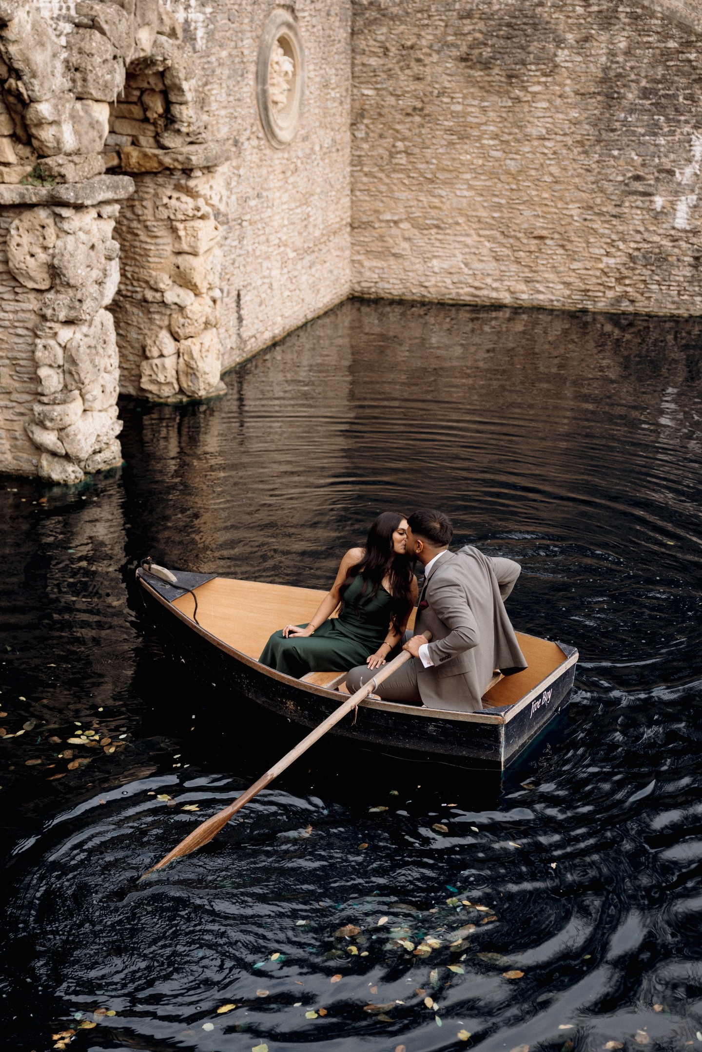 Nothing beats a post-proposal wander (or row) through @euridge_ ๐
Photography: @hannahwarmishamweddings ๐ท
#cotswolds #engaged #bridetobe #shesaidyes #proposal #proposalideas #theknot #hebenttheknee #euridgemanor