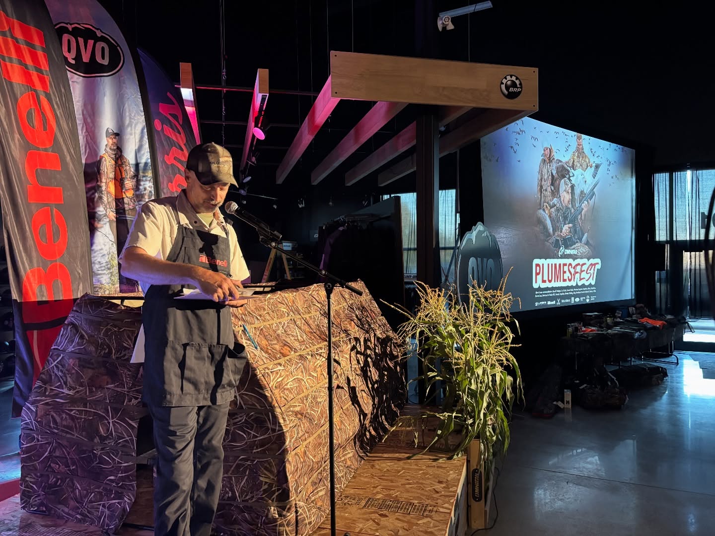 Full Light on Altan’s Ultimate Waterfowl Blind!!!