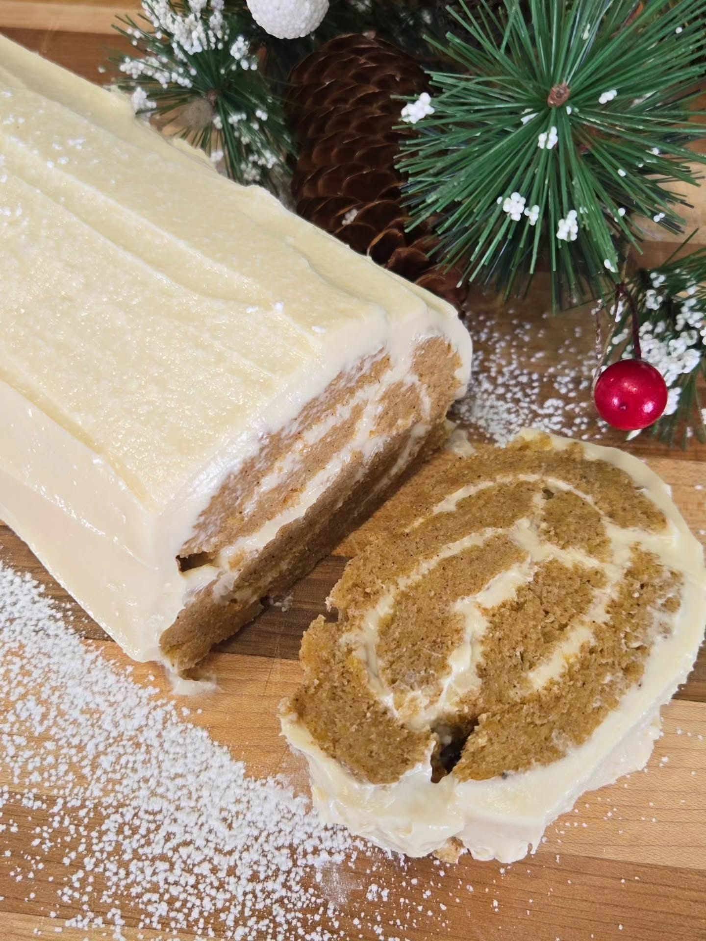 🎄✨ Bûche de Noël à la courge
Vous savez le gâteau betty crocker aux épices...bien il peut aller se r'habiller! Voilà un dessert qui goûte mille fois mieux, qui impressionne visuellement et… personne ne devinera qu’il y a de la courge à l’intérieur 😌
Lien en bio