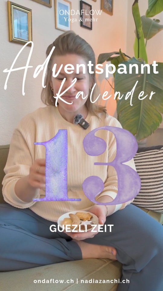 🍪Türchen 13 | Guezli Zeit🍪
Weihnachten ohne Guezli ist unvorstellbar. Das Gebäck gehört in die Adventszeit und bestimmt hast du auch schon in diesem Jahr das eine oder andere Guezli gegessen.
Doch: Hast du auch bewusst wahrgenommen, wie so ein Guezli auf der Zunge vergeht. Wie es sich im Gaumen anfühlt und wie es schmeckt?👅
In Zeiten des Überflusses verschlingen wir unser Essen oft ganz nebenbei. Hier eine Einladung, mal achtsam mit deiner ganzen Aufmerksamkeit ein feines Guezli zu essen.
👉 2, 3 Mal testen ist erlaubt😊
👉 Geht ach wunderbar mit aller Art von Essbarem
Wie fühlt es sich an? Ich freue mich sehr, wenn du es ausprobierst und hier von deinen Erfahrungen erzählst🩵
Gerne liken, teilen, reposten, kommentieren und an Lieblingsmenschen weitererzählen.
#achtsamkeit
#mindfulness
#cookiesofinstagram
#yoga
#yogaeveryday
#yogaofthemat
#eatmindfully