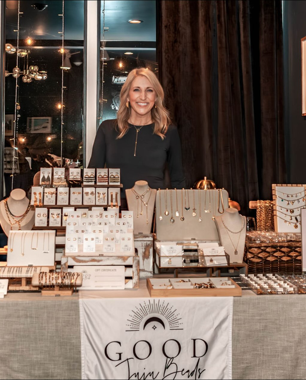 Yesterday wrapped up my last public pop up of 2025 and my heart is so full. The love, support, and community this year has meant everything to me. Thank you to every friend, customer, and new face who chose to shop small and support my little business. What a year it’s been! Feeling incredibly grateful and already excited for what 2026 will bring.
.
.
.
#permanentjewelry #permanentjewelrysacramento #gratefulheart❤️