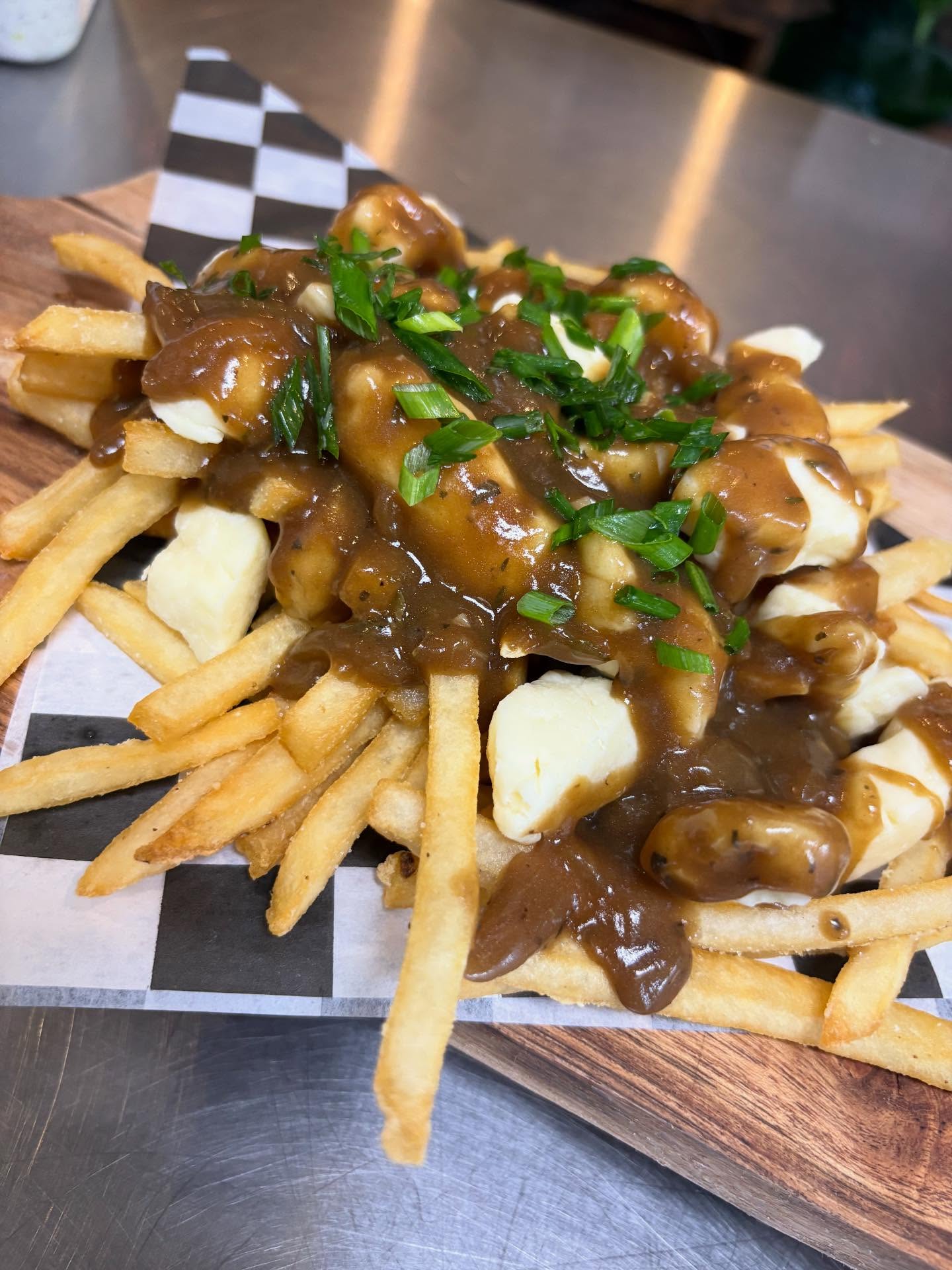 Happy Saturday! Be sure to come grab these delicious specials while they last!
🔥French Onion Poutine Fries 🍟 🔥
🔥Birria Quesadilla 🔥
🔥General Tso Hog Wings🔥