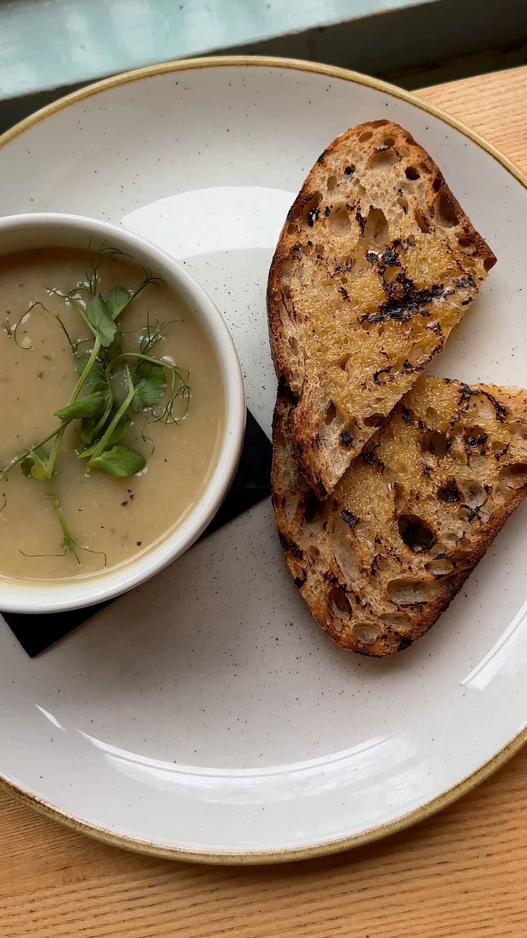 Our menu has had a Winter refresh✨
Creamy Jerusalem artichoke & thyme soup, served with @sevenseeded sourdough toast and butter (or upgrade to a cheddar toastie for just £2.)
And meet your new cold-weather favourite: our warm winter salad with farro, roasted sweet potato and butternut squash, garlic chestnut mushrooms, root veggie crisps, all finished with a herby Dijon dressing.
#WinterMenu #ComfortFood #SeasonalEats
