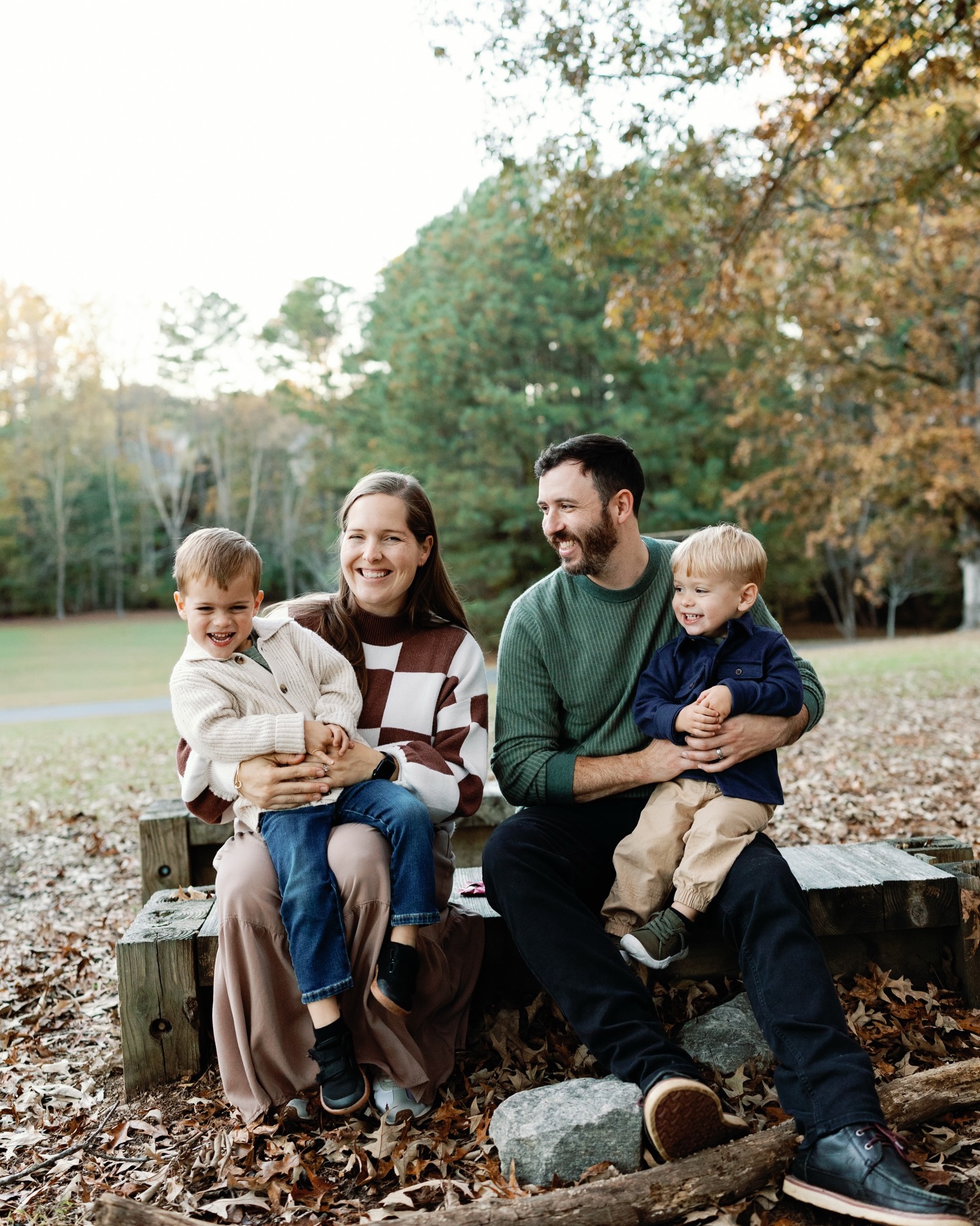 This session was one of my favorites with the Carvers 🥹🤍 The black + white of Aly and Callen gets me every time 😭 Can’t wait for another sweet baby boy to join their fam!