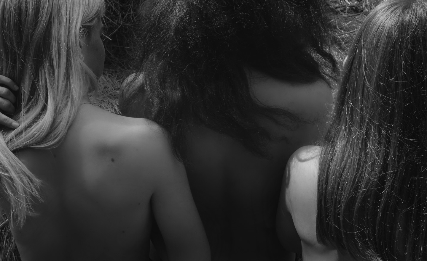 Sisterhood, plant medicine, intuition, motherhood, being present, being grateful, taking back our power, rest, love.
Women need this and we need eachother 🤍