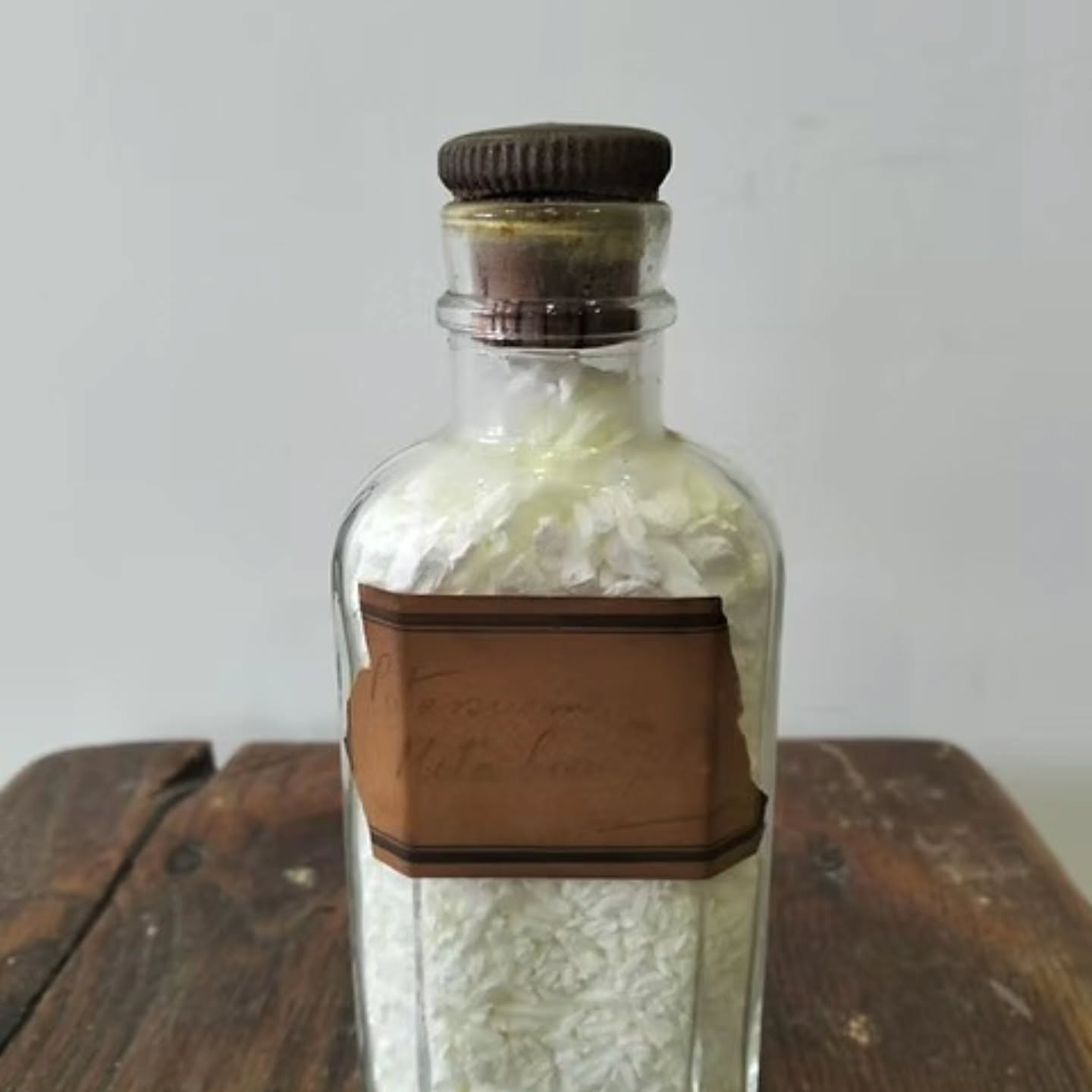 https://www.objetdart-stuff.co.uk/product-page/vintage-may-be-older-apothecary-or-chemist-bottle-potassium-or-fruit-salts #stufftoyouandme