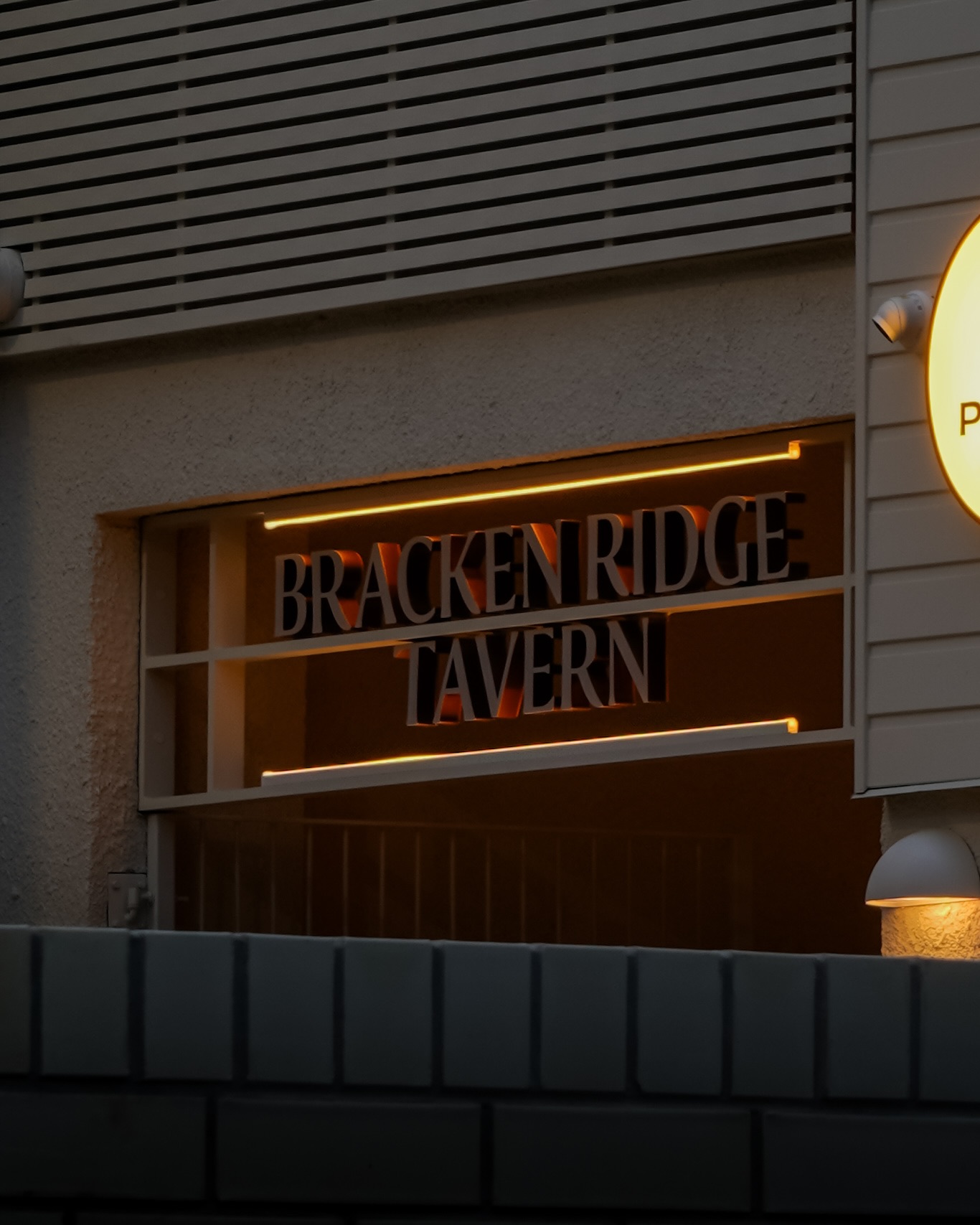 Stoked with how epic the signage finished up at @bracken_ridge_tavern for stage 1 of their renovations.
Premium touches, precision execution and another quality signage package delivered by @wearefremont installed by Evolve.
- hand painted signage
- illuminated
- wayfinding
- freestanding pylons