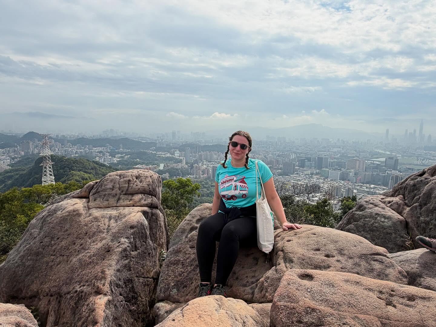 Second hike of the week here in Taiwan and my first hike labeled “hard” since this summer before I knew I tore my ACL. 💪 The magic of PT, snacks, and friends joining ❤️ We saw lots of butterflies, some cute cats, and a very very large beetle 🪲
•
#taiwan #taiwanhiking #hiking #girlswhotravel #girlswhohike #musicianlife #travelingmusician #letsgo