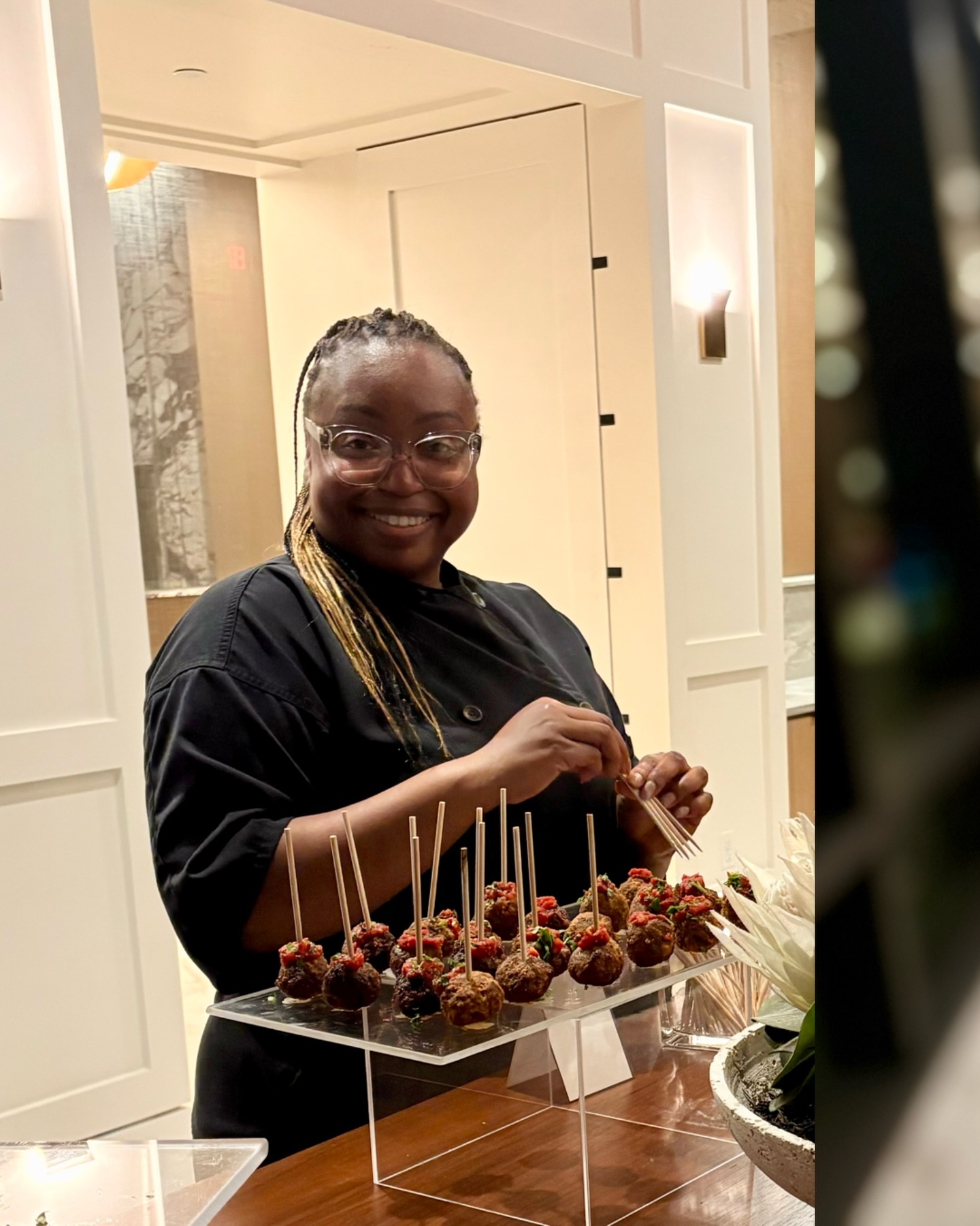 High rise holiday party with @stockbarreltx and signature cocktails and rentals from Cohost.
#holidaycatering #holidayseason #dallascatering