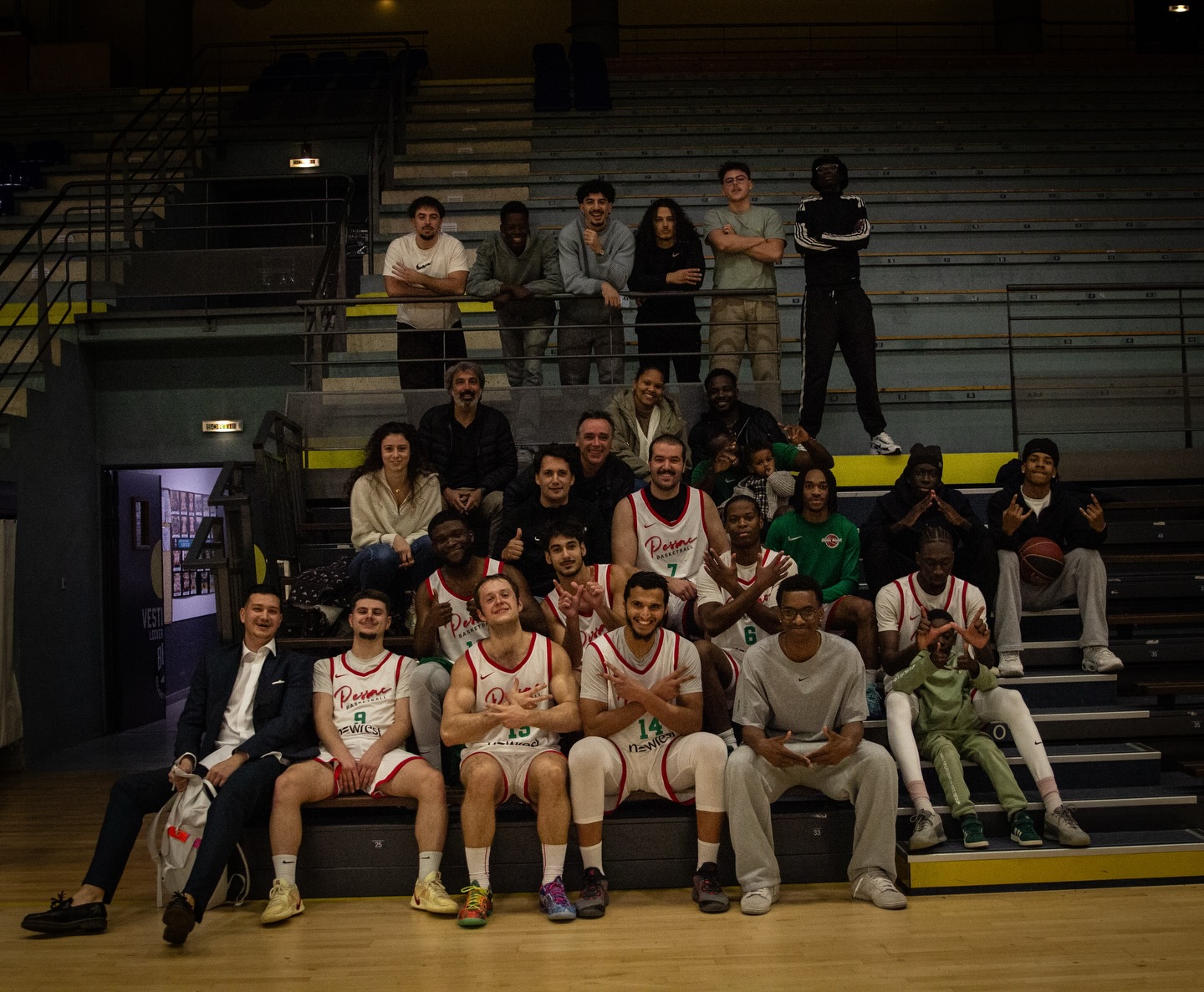 📸 SELFIES WIN 📸
Vous les attendiez, les voici ! Découvrez les selfies de nos équipes victorieuses du weekend ! 💪🏼