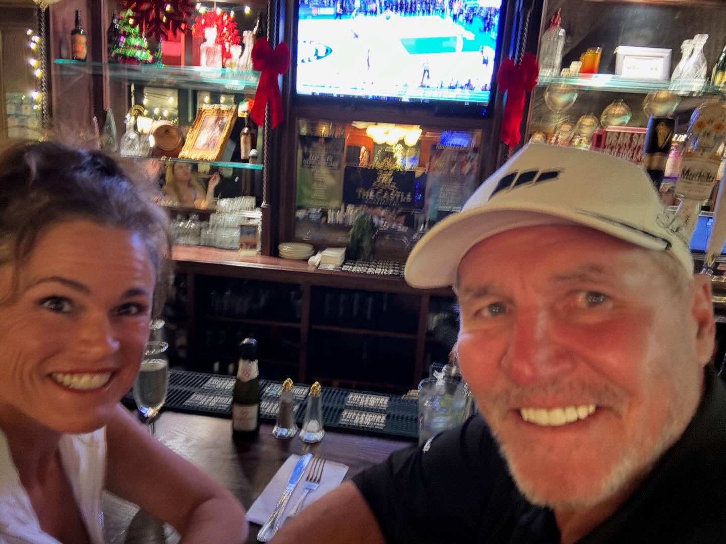 Happy St Stephen’s day to our Irish friends and family, and happy Boxing Day to our northern neighbors 🇨🇦 @thecastleirishpub @rypienmark