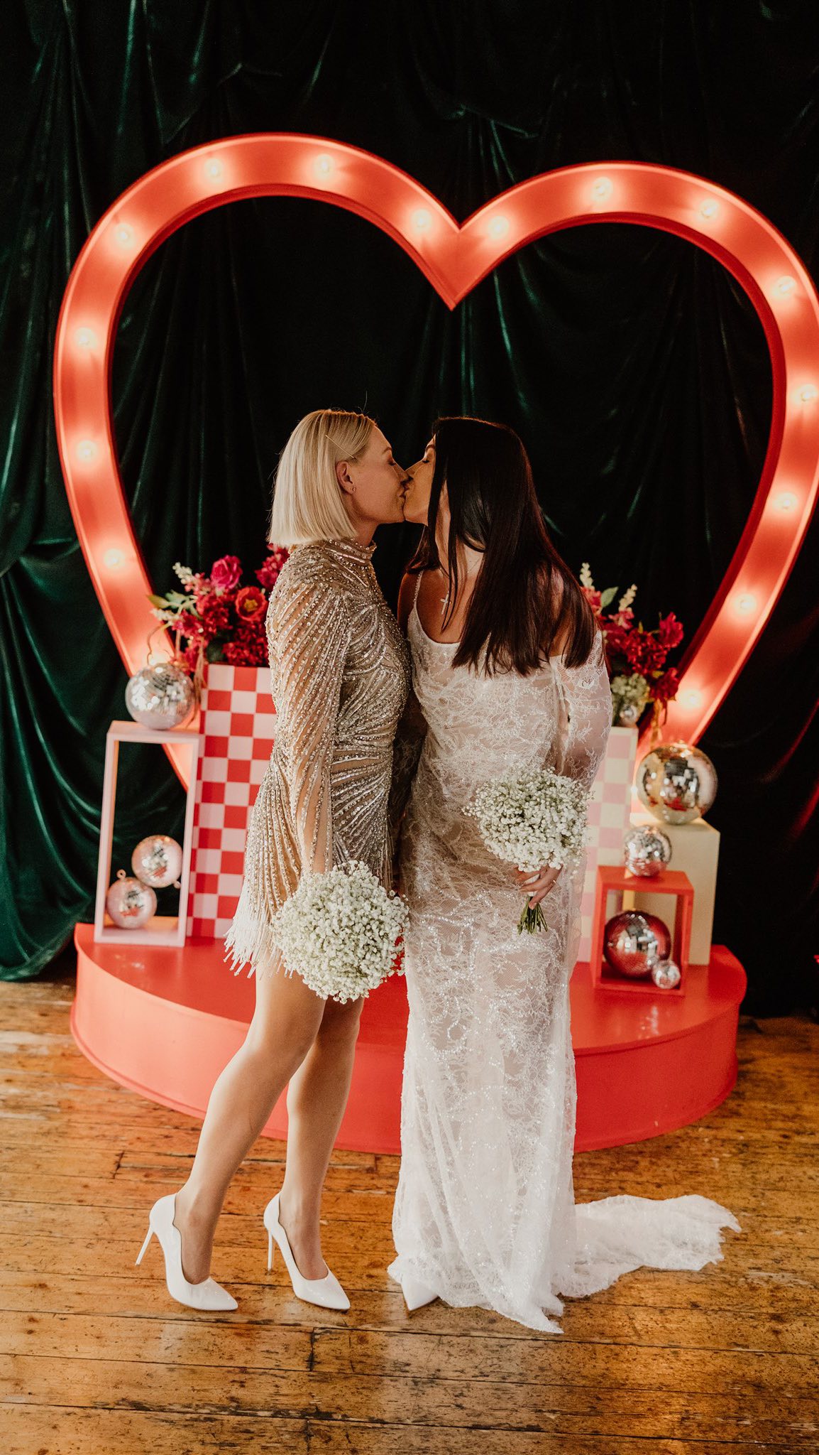 ❤️ Gemma + Jamie ❤️
These two hotties just eloped at Cherry Bomb Chapel in Perth City and then headed to Palace Arcade for some quick games. Then we met up with friends at the QT rooftop bar for drinks and an epic little red retro cake from The Cake Collective. Too good!!
Brides @jamie__sb @gemlee.scott
Cover photo by @redeclectic
Venues @cherrybombchapel @arcadepalace @qt_perth
Celebrant @tinaburicelebrant
Cake by @perthcakecollective
Video by Mackenzie for @redeclectic