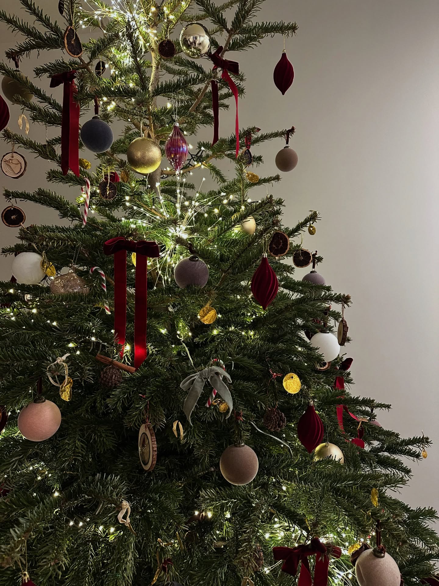 Merry Christmas to our wonderful clients, collaborators, staff and supporters. As we look ahead to the New Year, I think of the inspiring exchanges this year that has helped us shape and grow.
Wishing you a Christmas filled with warmth, positivity and togetherness.
Ling