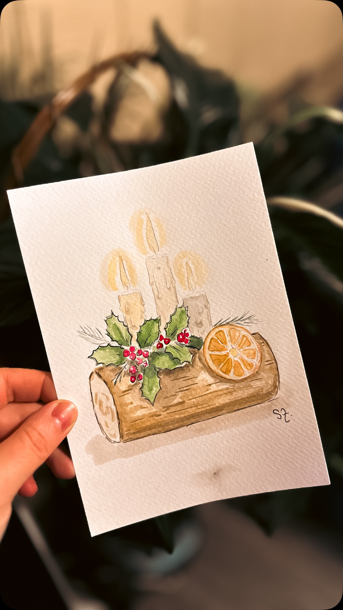 Miss Tiffany took a timelapse of our Yule watercolor workshop last night and seeing my lil red sweater buzz laps around the room made me smile! Even though I bring my TV to workshops to show my lesson on a larger screen, I also try my best to work the room, answering questions and demonstrating up close so everyone feels like an active participant rather than an audience member. This past year of teaching has taught me so much, and I’m genuinely excited to keep learning and leveling up these workshops alongside you all! 👩🏻🎨✨
#kansascityartist #artskc #watercolorartist #watercolorworkshop #supportlocalkc