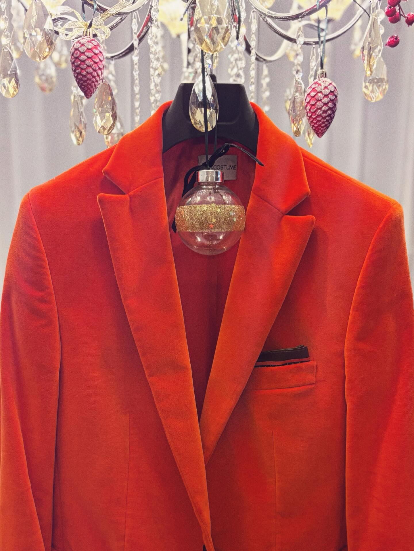 THE COSTUME 🎁 - CHRISTMAS SALE DAY
Miercuri 17 Decembrie 12:00 - 18:00
- 20-30% 🌟 pentru cadouri de sarbatori
Lascăr Catargiu 9, Piata Română
#thecostume #menswearfashion #pentrubarbati #brandromanesc #lascarcatargiu9 #bucurestifrumos