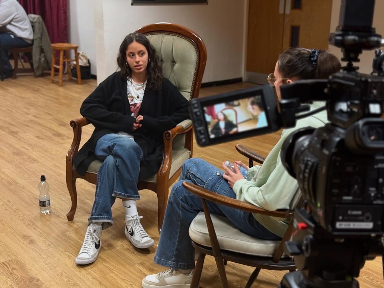 There are only 4 places left for First Take starting in January!
🎬 Our 10-week Acting for Screen course in Swindon 🎥
Designed for complete beginners and adult returners, First Take offers a focused, practical introduction to acting for film and TV.
You’ll learn how to build confidence, develop core skills, and explore what makes a performance feel real on camera, all in a friendly and supportive environment.
We welcome adults of all ages, from 20s to 70s, whether you’re curious about acting, looking for a creative outlet, or thinking about professional training, this is your first step.
Book one of the final spots with link in bio 🔗