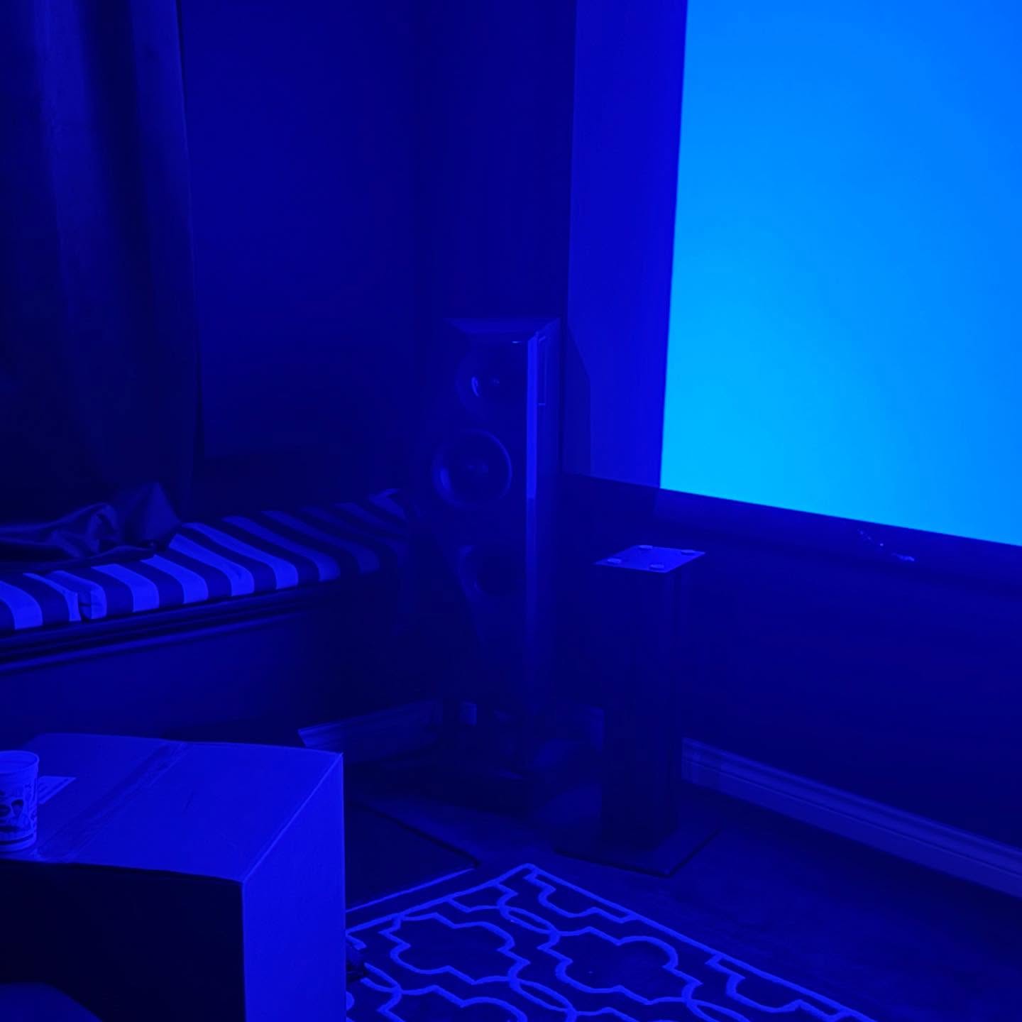 Wellington fully active 3-way 1000 watts per channel / add phone