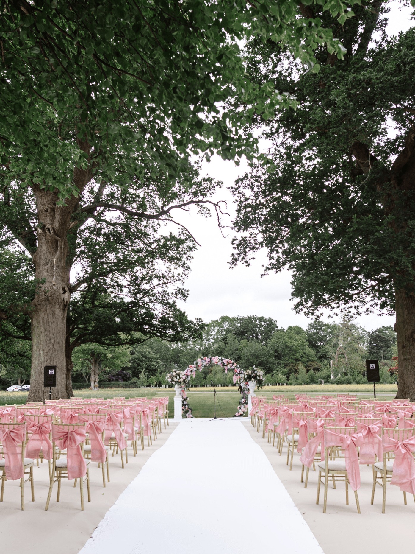 Outdoor ceremonies🍃
Throwing it back to warmer days and aisle moments under the open sky...
An outdoor ceremony is the perfect way to say "I Do" in style. If you’re planning a spring or summer wedding, our team can bring your vision to life.
Let’s start planning...💍
#OutdoorWedding #WeddingCeremony #MarqueeHire #SpringWedding #CambridgeWeddings #HighfieldEventGroup #WeddingInspiration #SayIDo