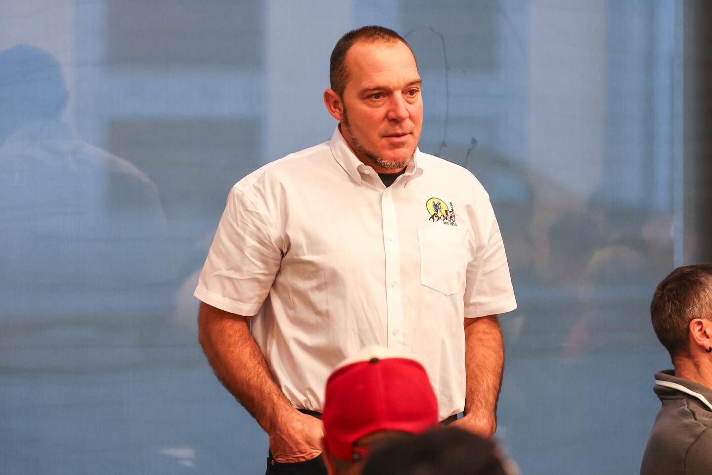 Andi Gees neuer Technischer Leiter!
An unserer DV vom letzten Samstag in Domat/Ems wurde Andi Gees zum neuen TL der Bündner Schwinger gewählt. Der Zizerser folgt auf Stefan Fausch, der auf eine erfolgreiche Saison – natürlich geprägt durch die grossen ESAF-Erfolge – zurückblicken durfte.
Mit Tamara Tempini nimmt eine zweite Frau im Kantonalvorstand Einsitz, die neue Aktuarin ersetzt Jean Jaeger. Jaeger wurde für zehnjährige Dienste ebenso mit der kantonalen Ehrenmitgliedschaft ausgezeichnet wie auch der frühere Präsident des SC Prättigau, Jann Lötscher. Vollständiger Versammlungsbericht auf hosalupf-Website!
📸: Erwin Keller
#Schwingen #Tradition #Graubünden #DomatEms
@gkb.ch @repowerschweiz