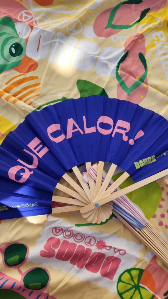 Leques, cangas, bags para bebidas e gelo, bonés, pochetes. Nossa lojinha está abastecida e com a coleção verão belíssima na @enxamecolaborativo com entrega para todo o Brasil. 🔥
Link na bio!